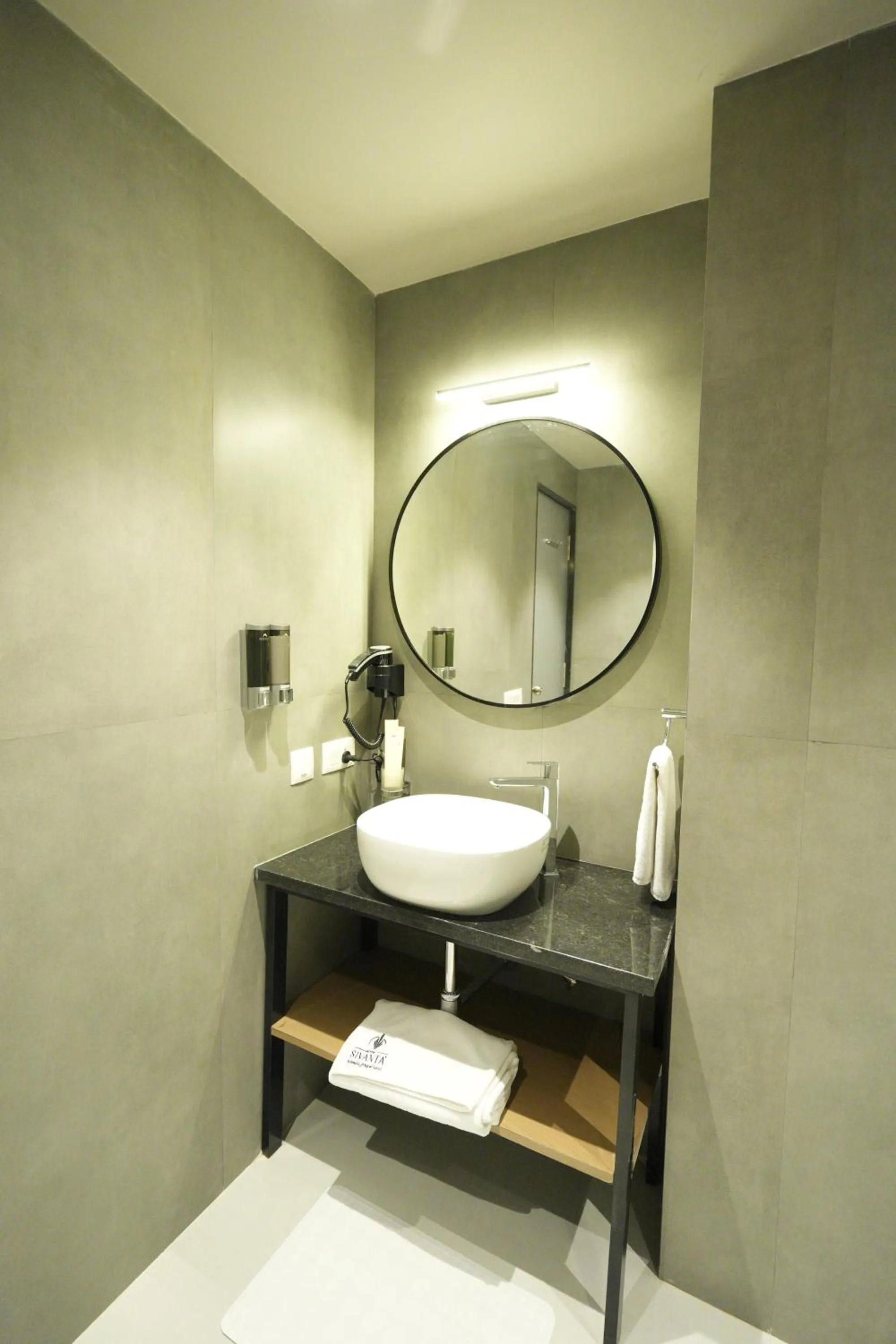 Toilet in SIVANTA by BOMBAY GROUP OF HOTELS NAGPUR