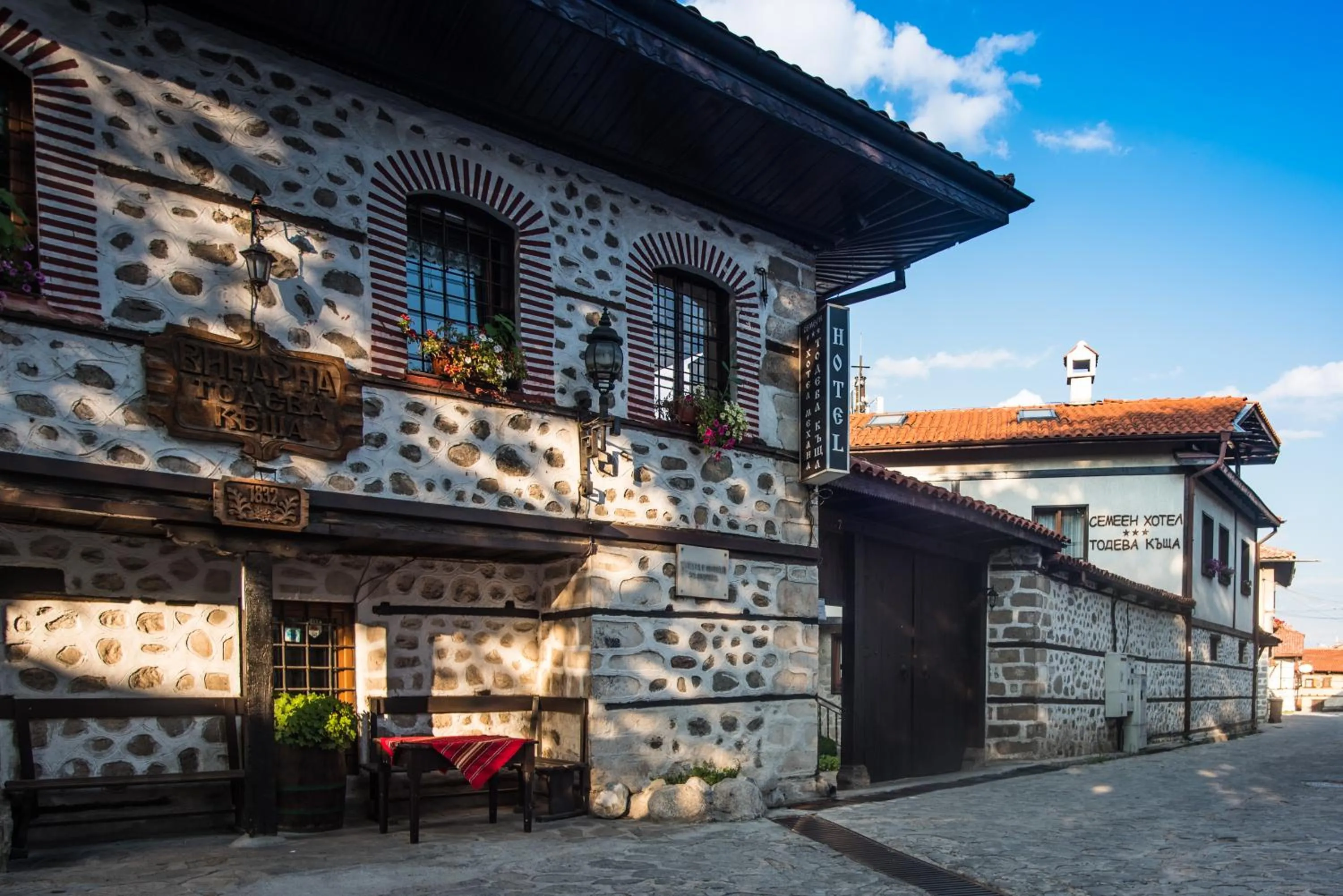 Todeva House Hotel and Tavern