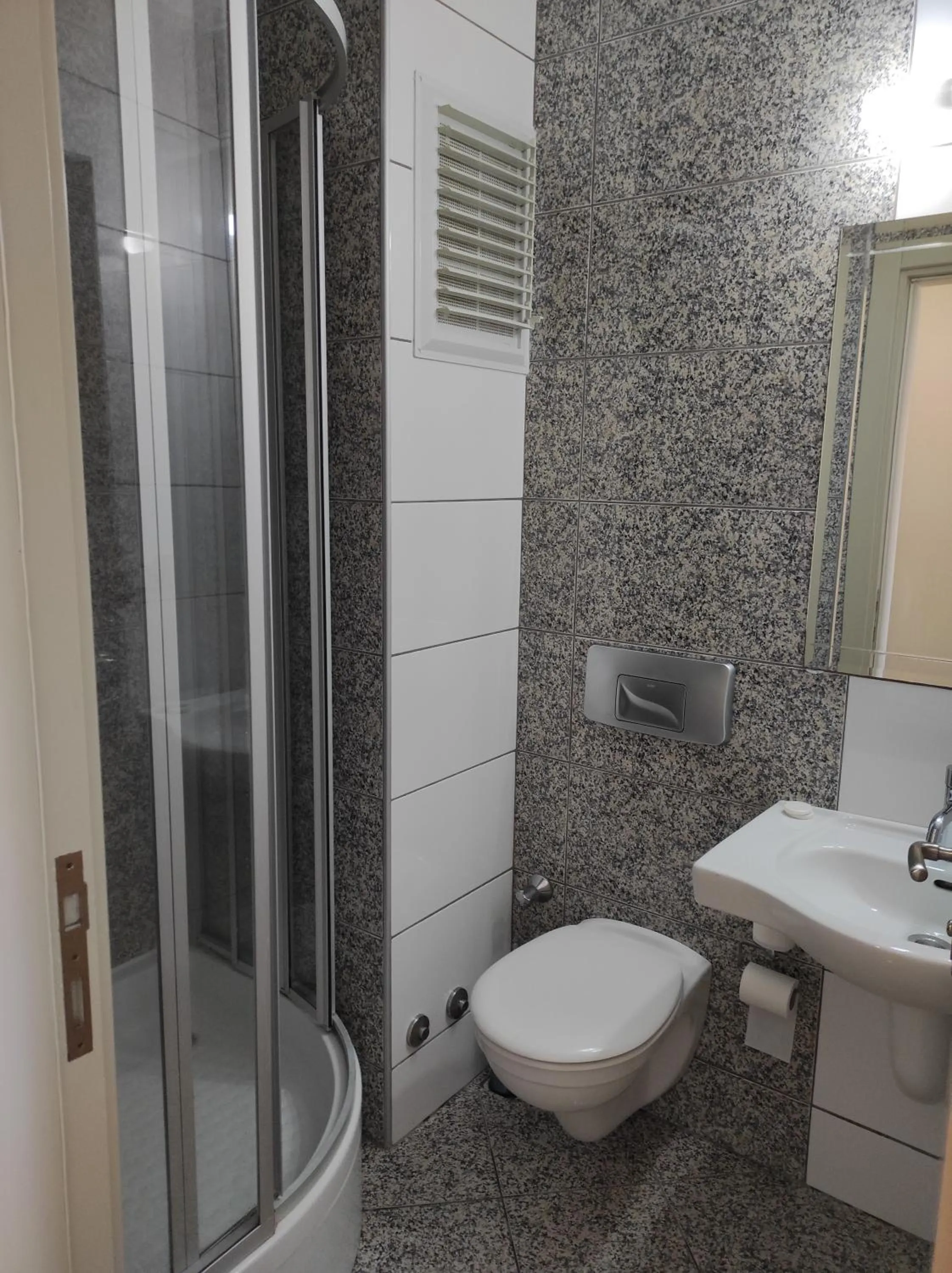 Shower in Çilek Marina Otel