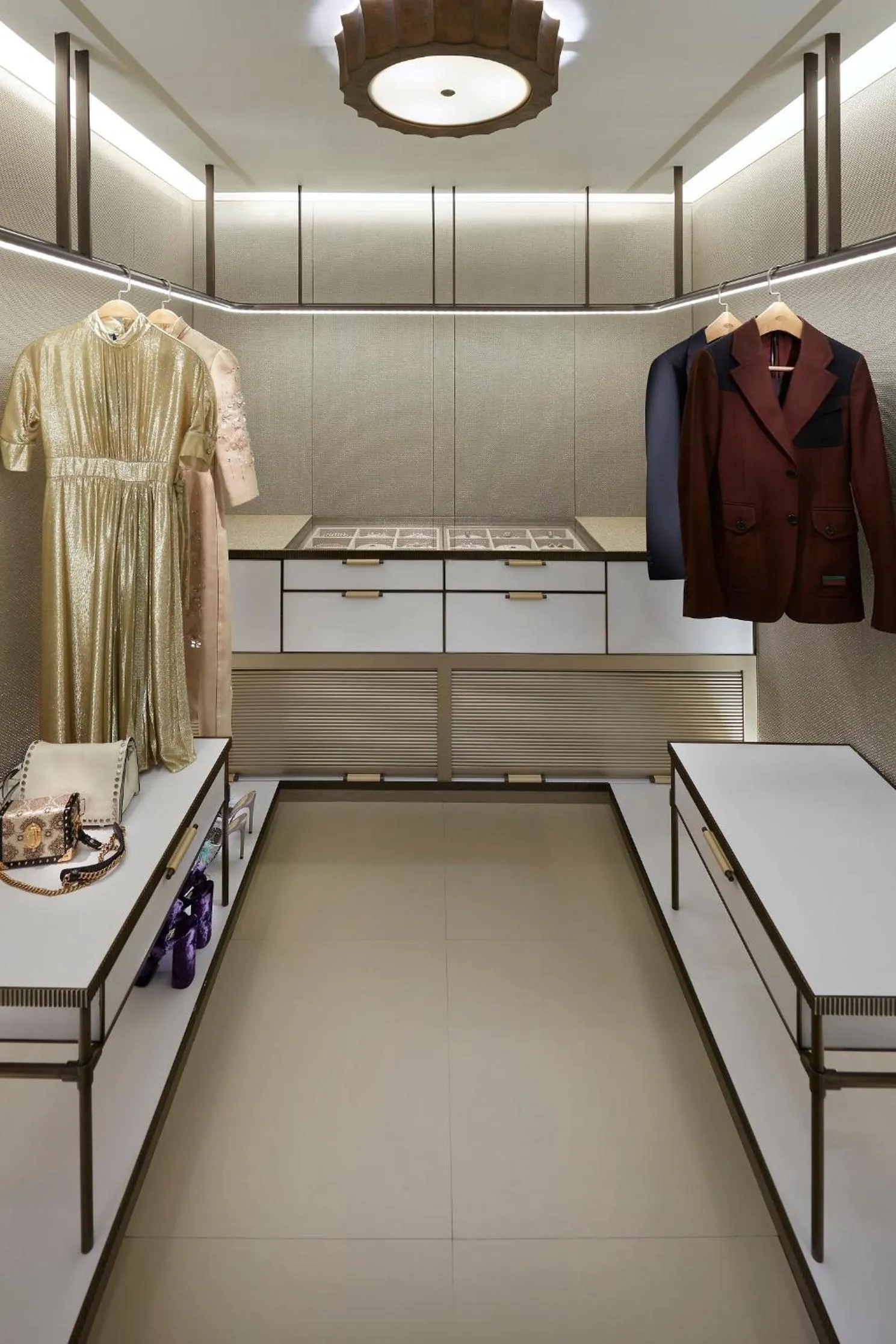 Photo of the whole room in The Landmark Mandarin Oriental, Hong Kong