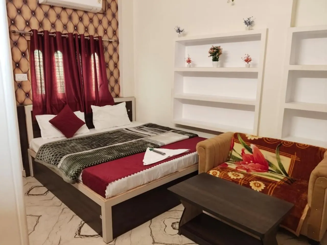 Bed in Rudra Guest House