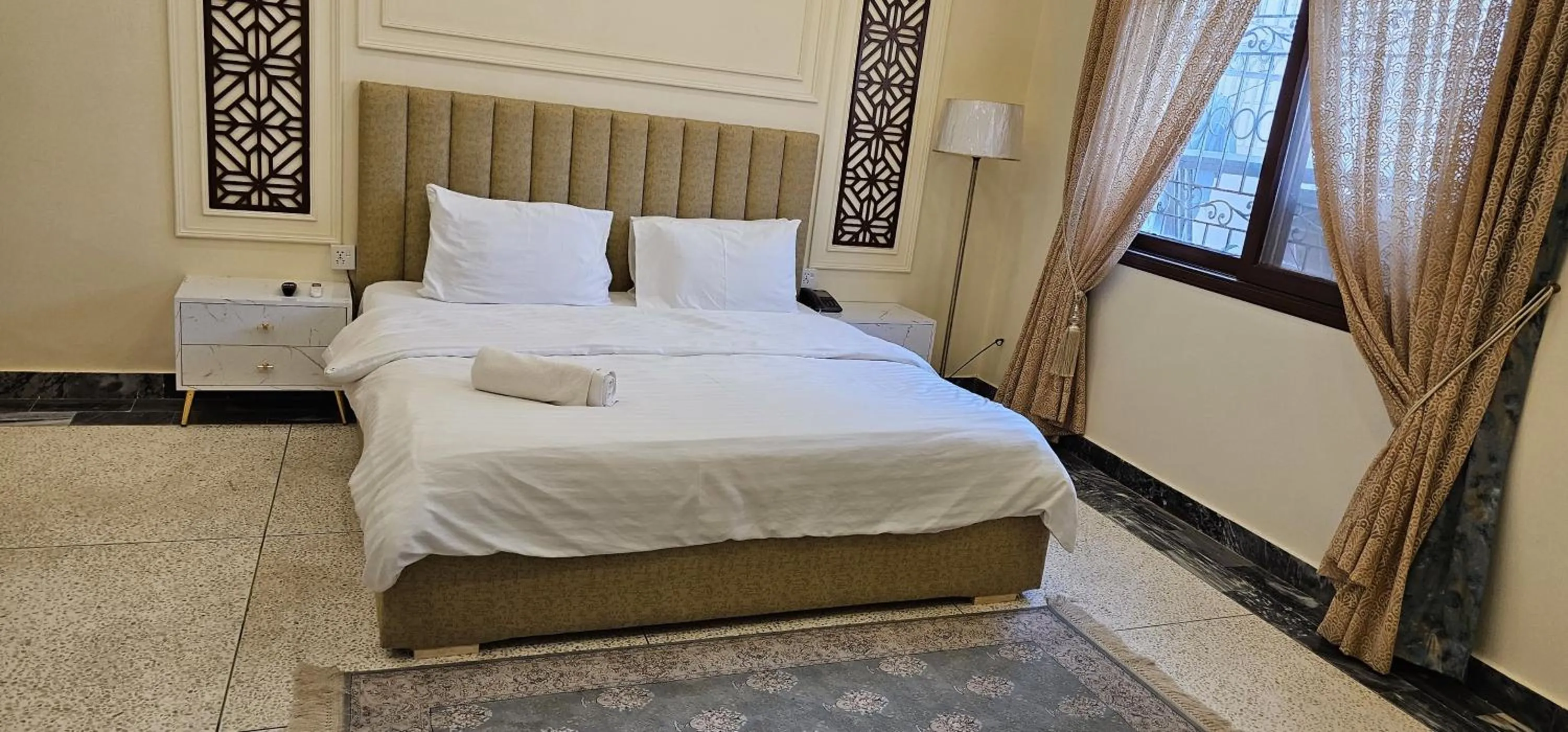 Bed in White House Karachi
