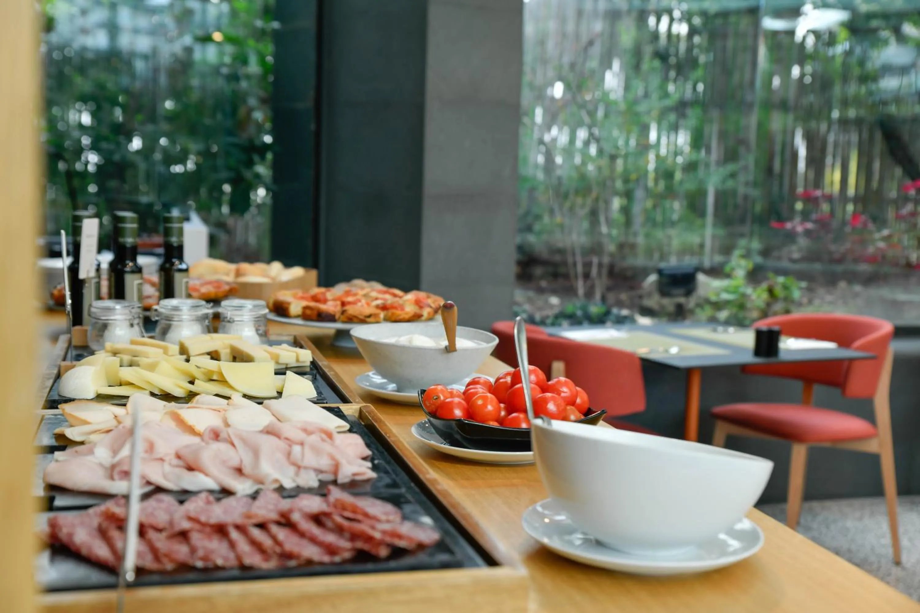 Buffet breakfast in Hi Hotel Bari