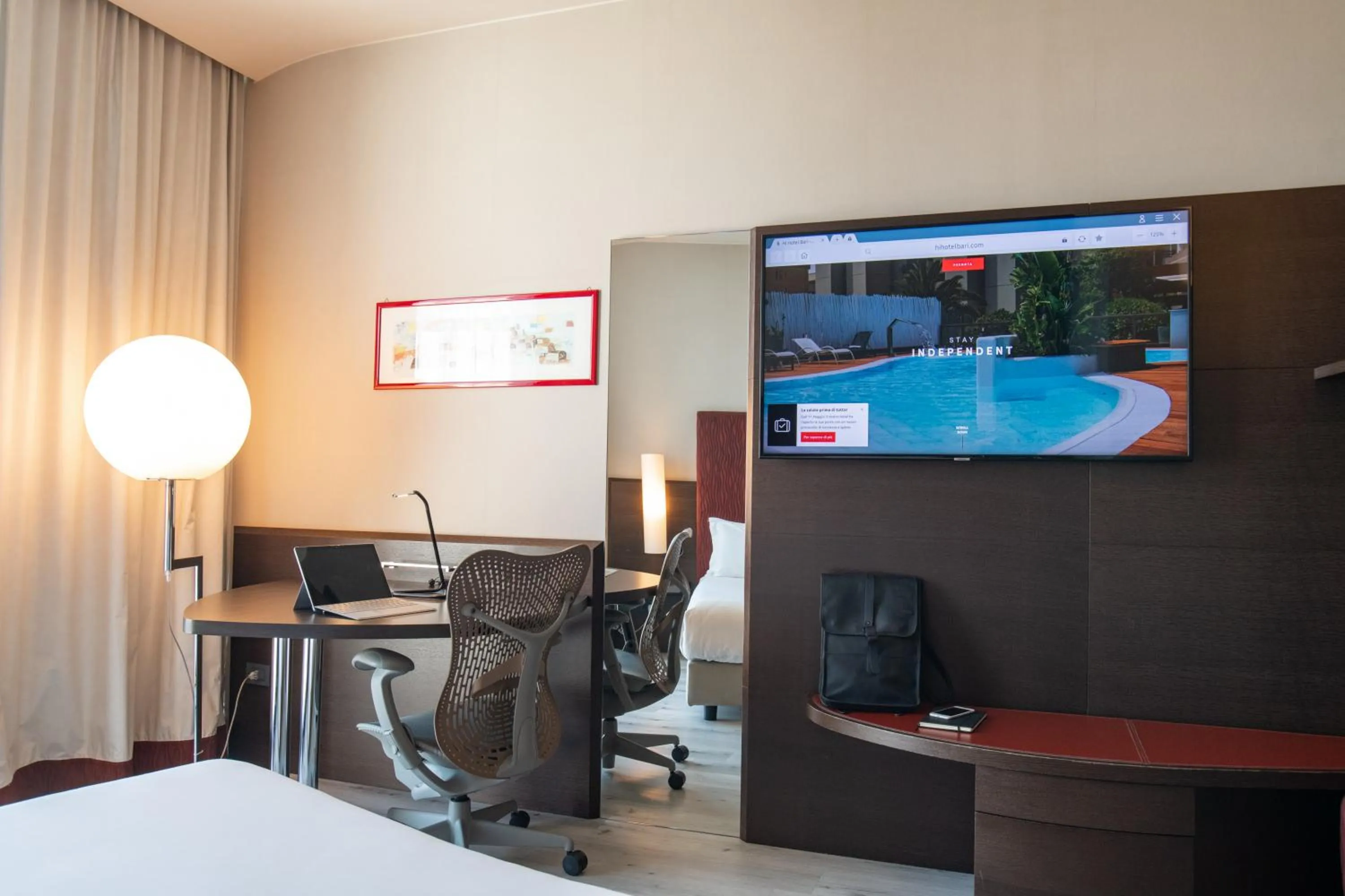 TV and multimedia, Bed in Hi Hotel Bari