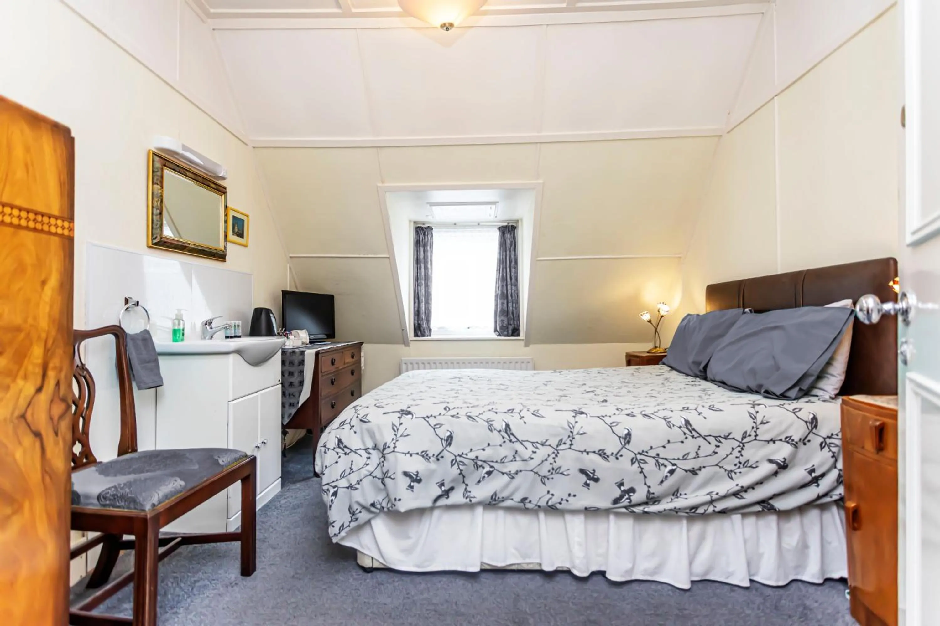 Bed in The Ravensbourne Hotel