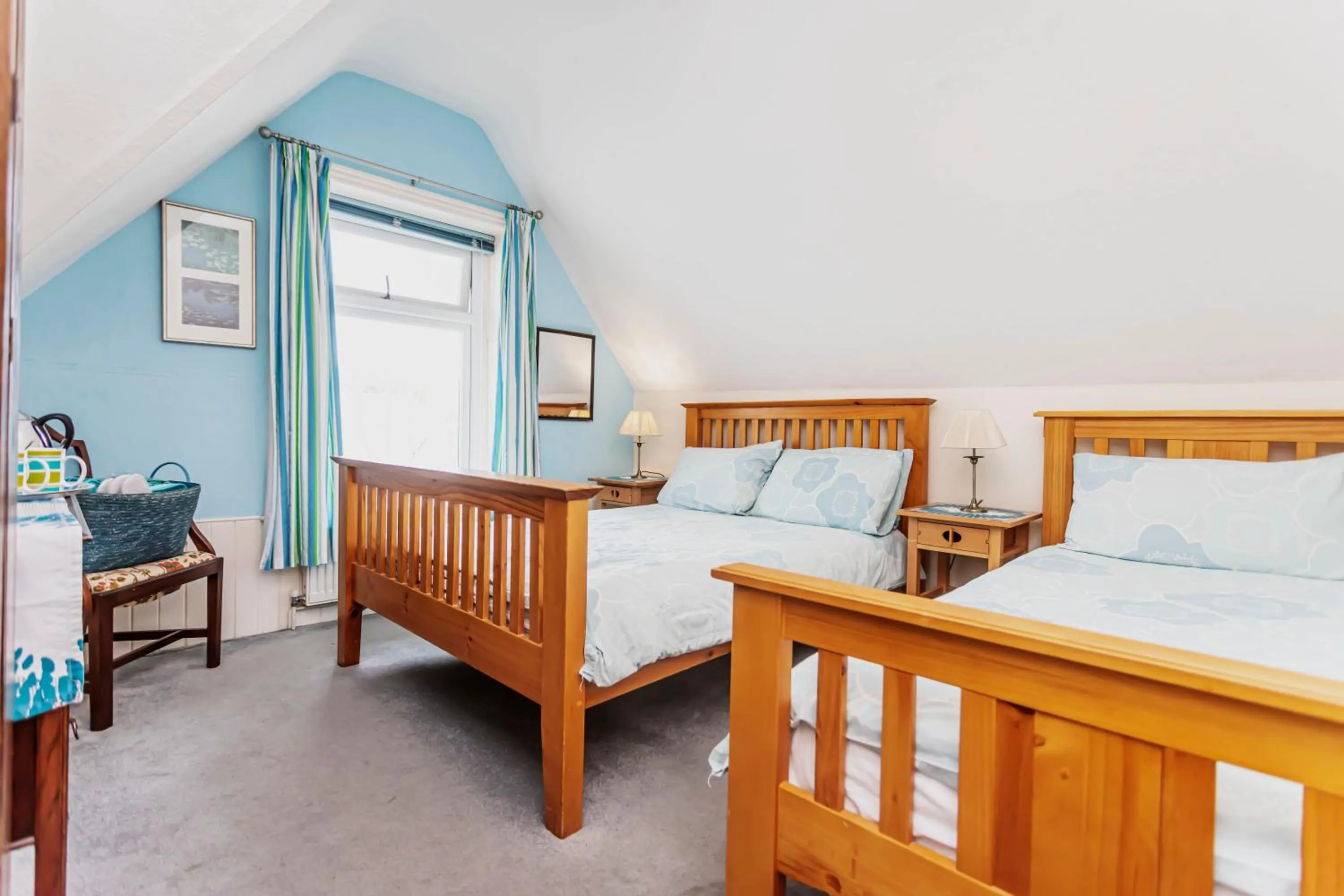 Photo of the whole room, Bed in The Ravensbourne Hotel