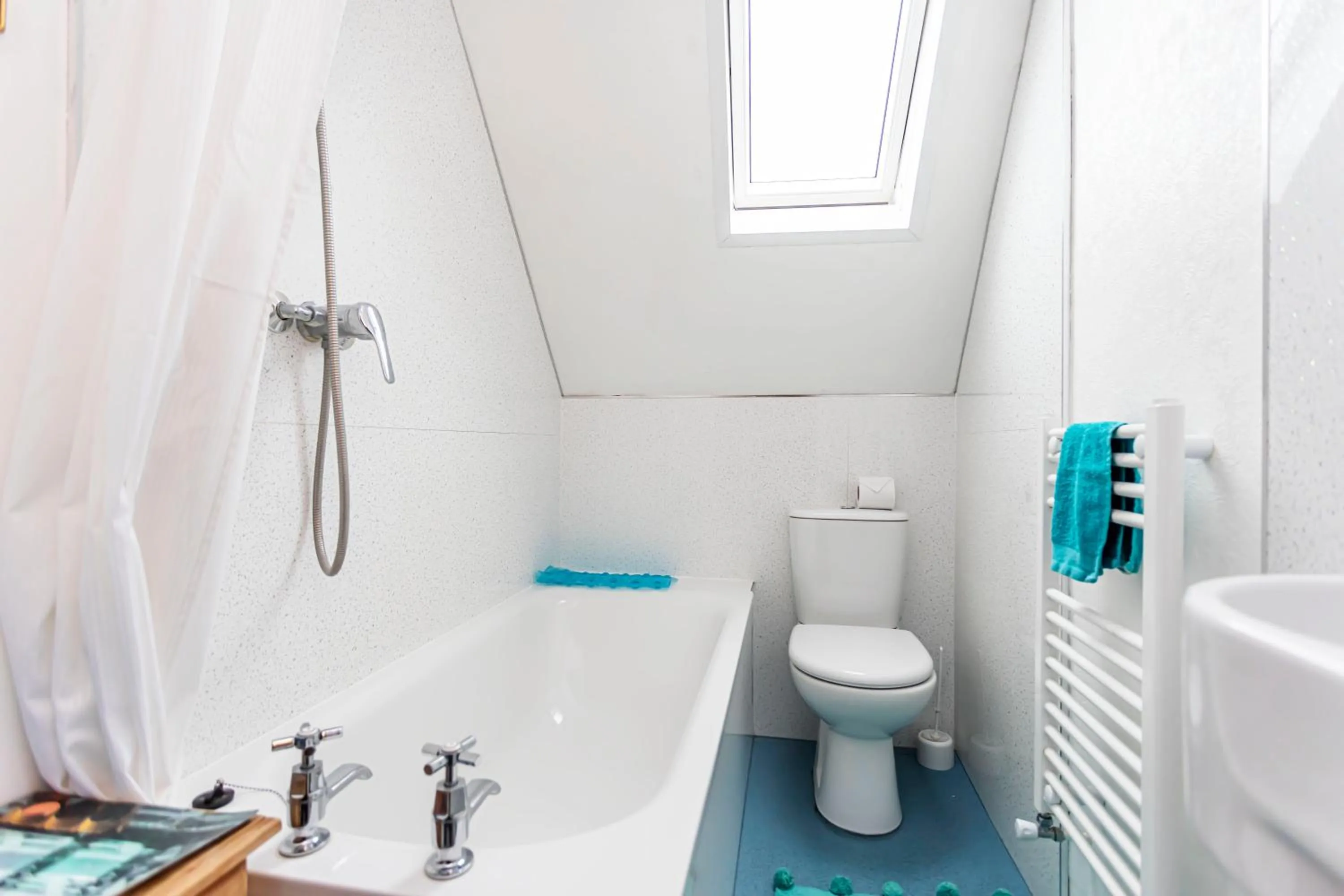 Toilet in The Ravensbourne Hotel