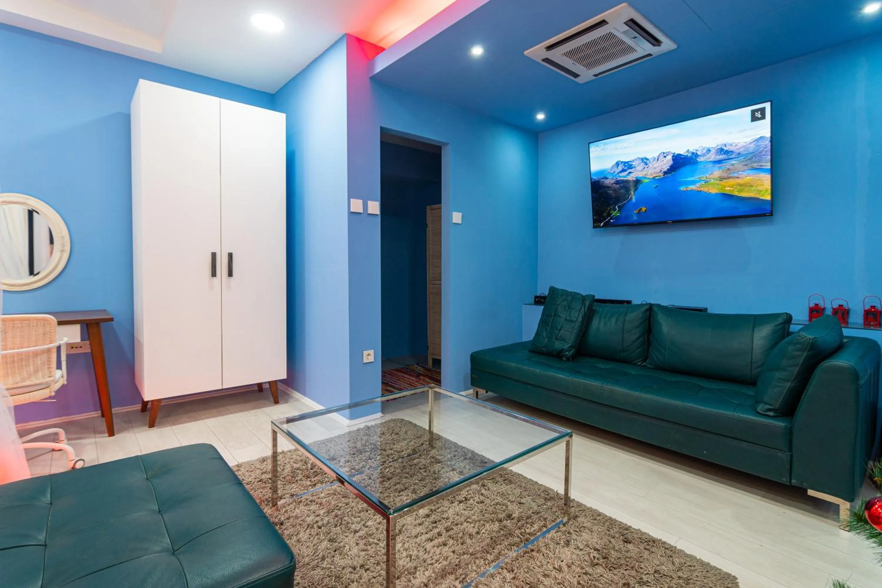 TV and multimedia in Joan Apartments & Spa