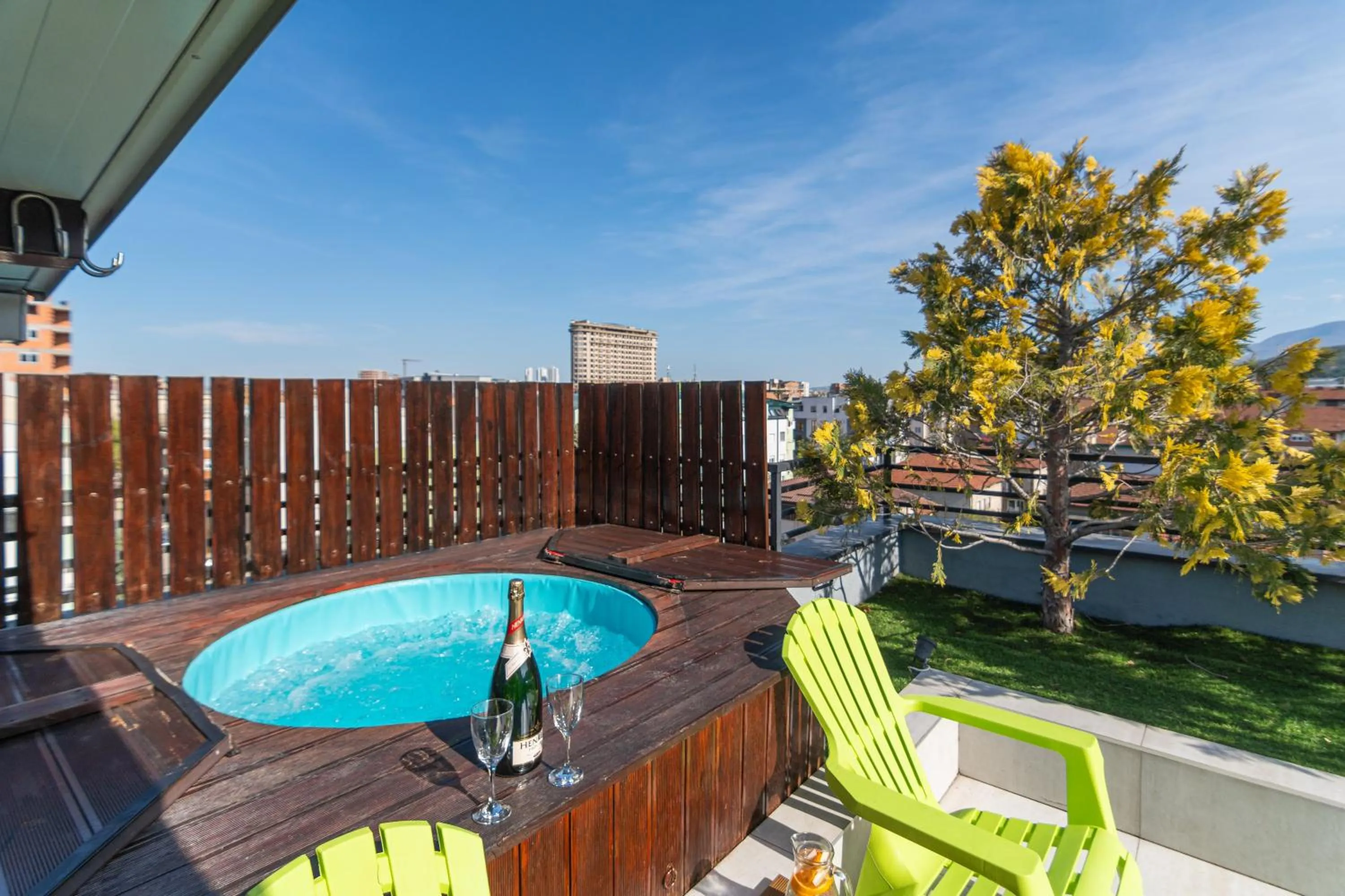 Hot Tub in Joan Apartments & Spa