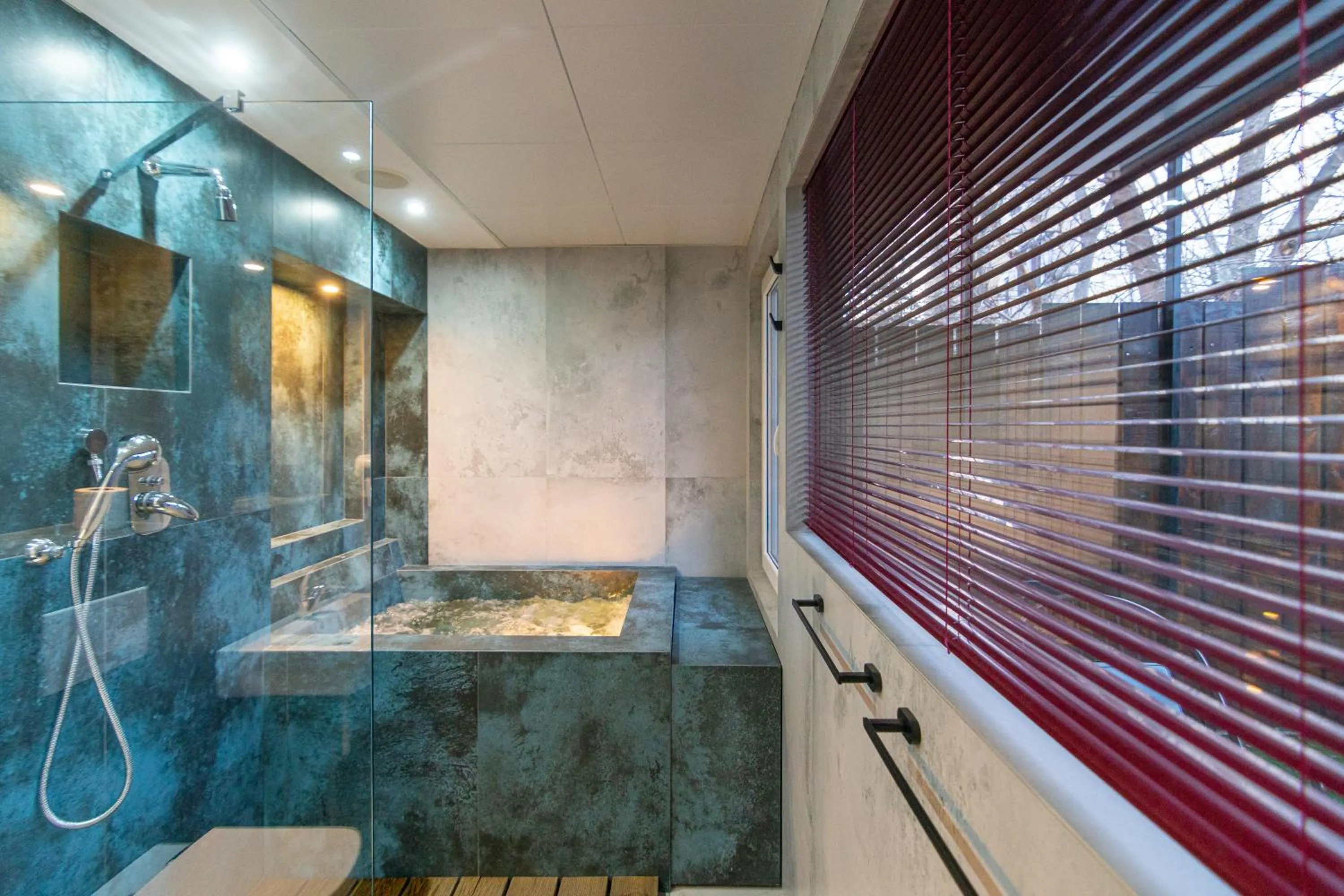 Hot Tub in Joan Apartments & Spa