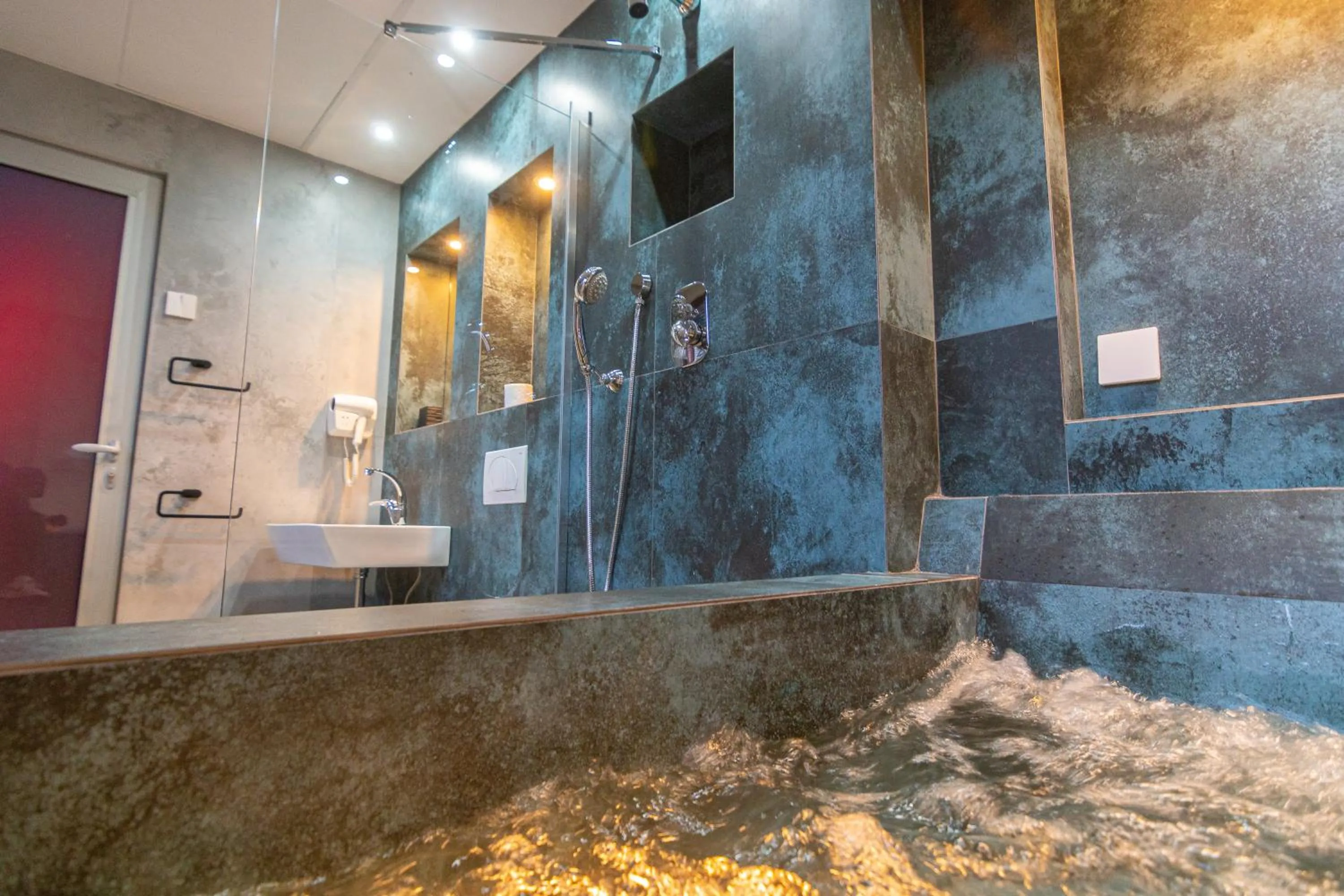 Shower in Joan Apartments & Spa