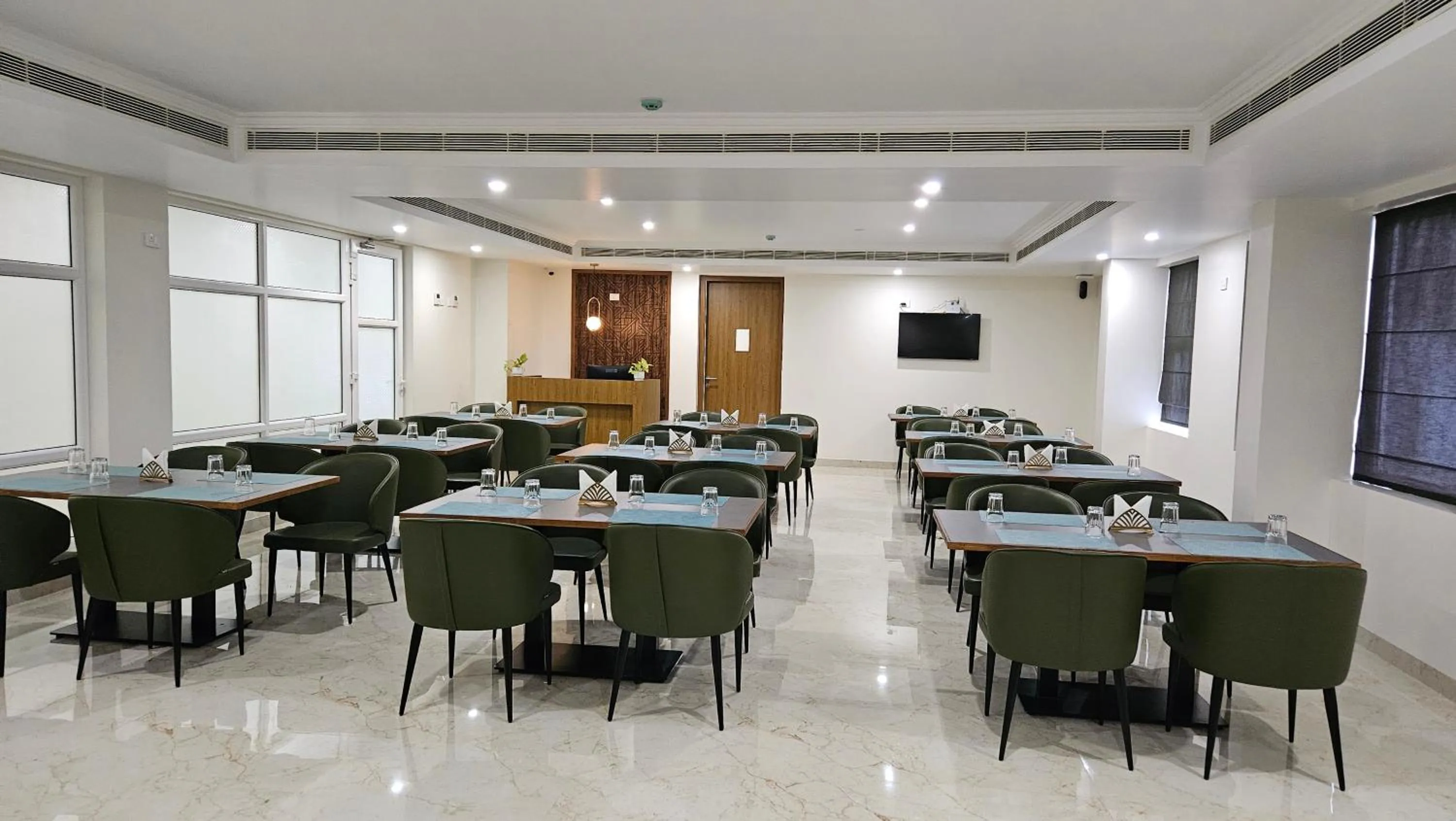 Restaurant/places to eat in Prosland Hotel