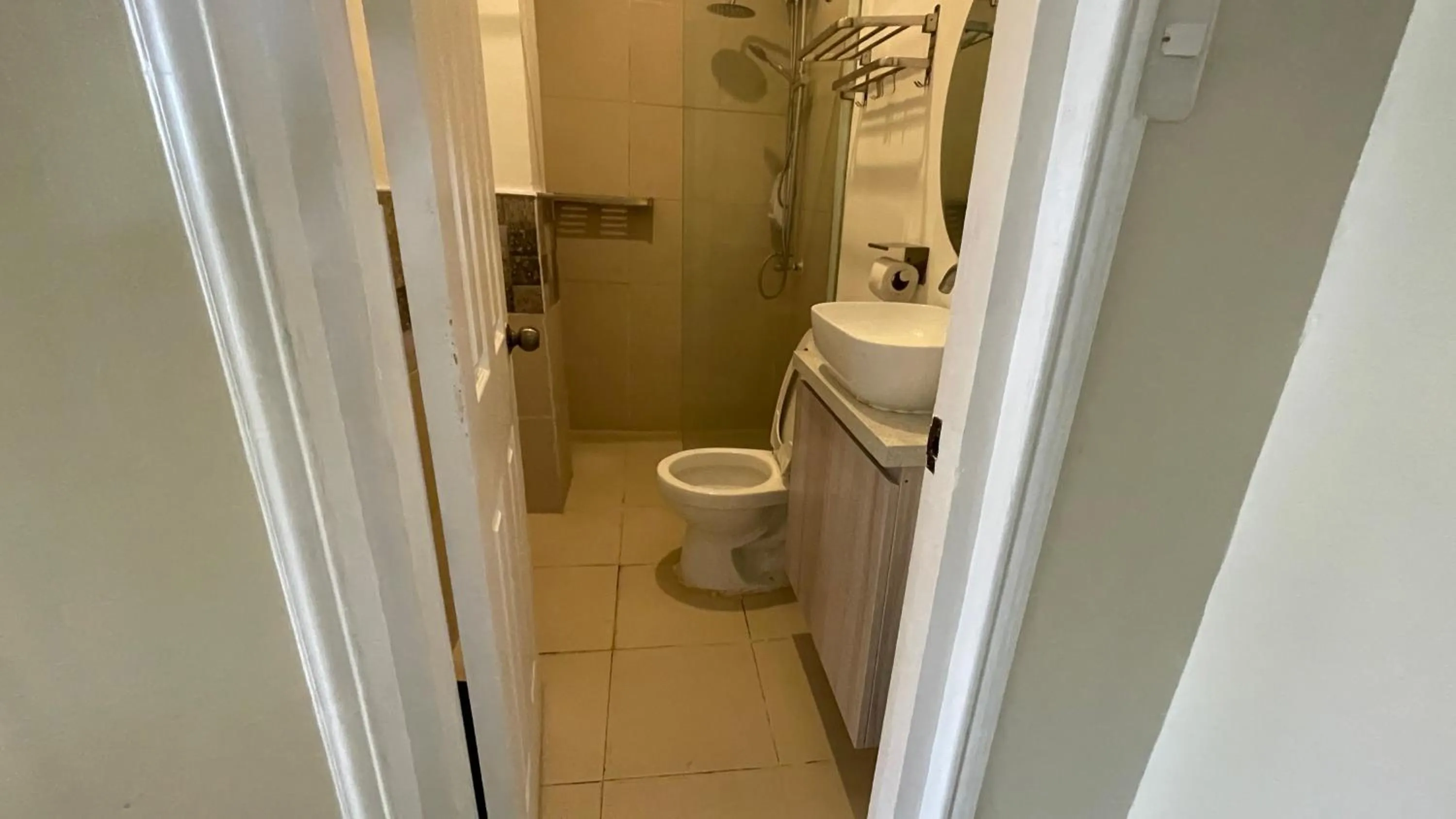 Shower in Serenity Farm and Resort by Hiverooms