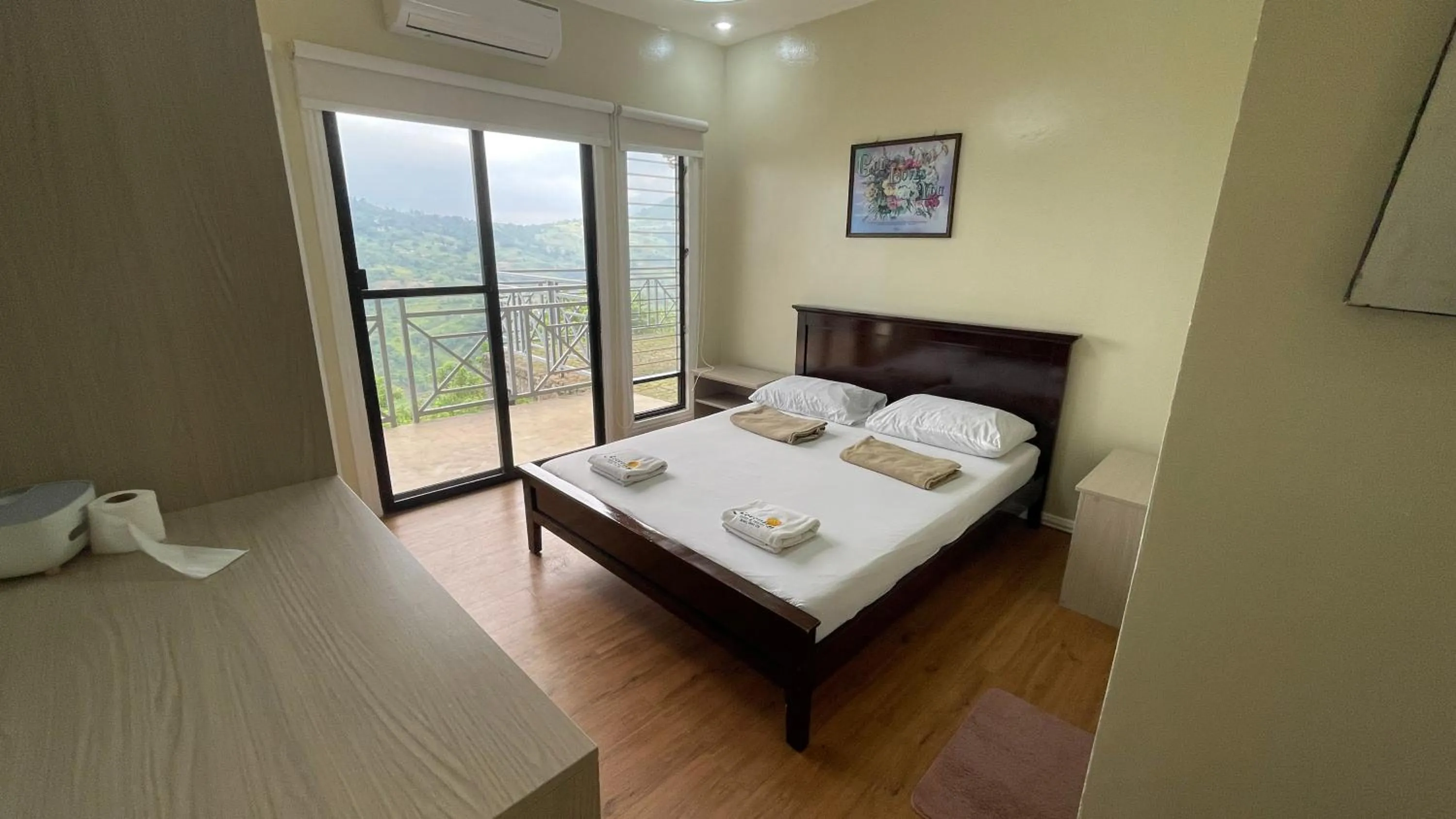 Photo of the whole room, Bed in Serenity Farm and Resort by Hiverooms