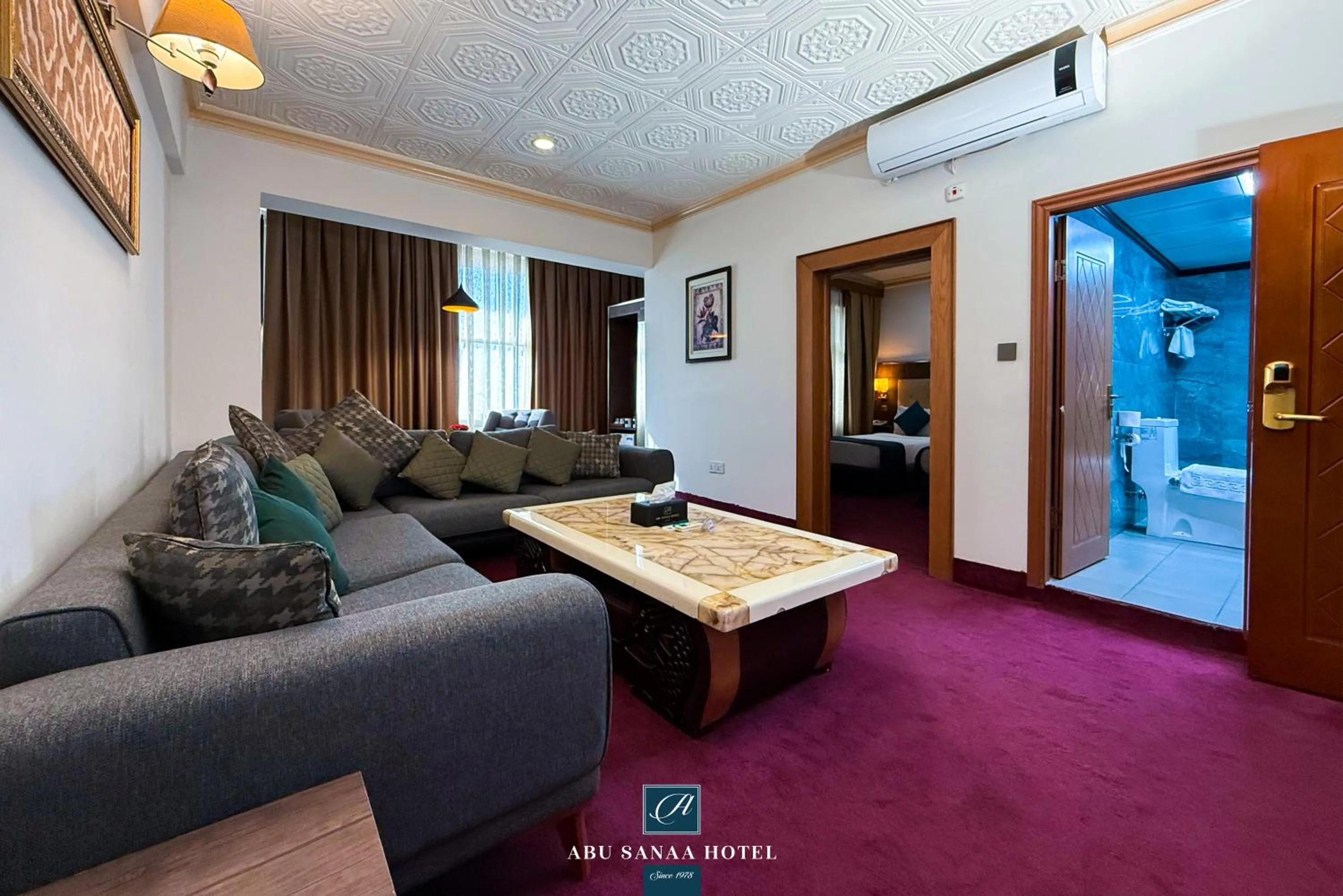 Living room in Abu Sanaa Hotel