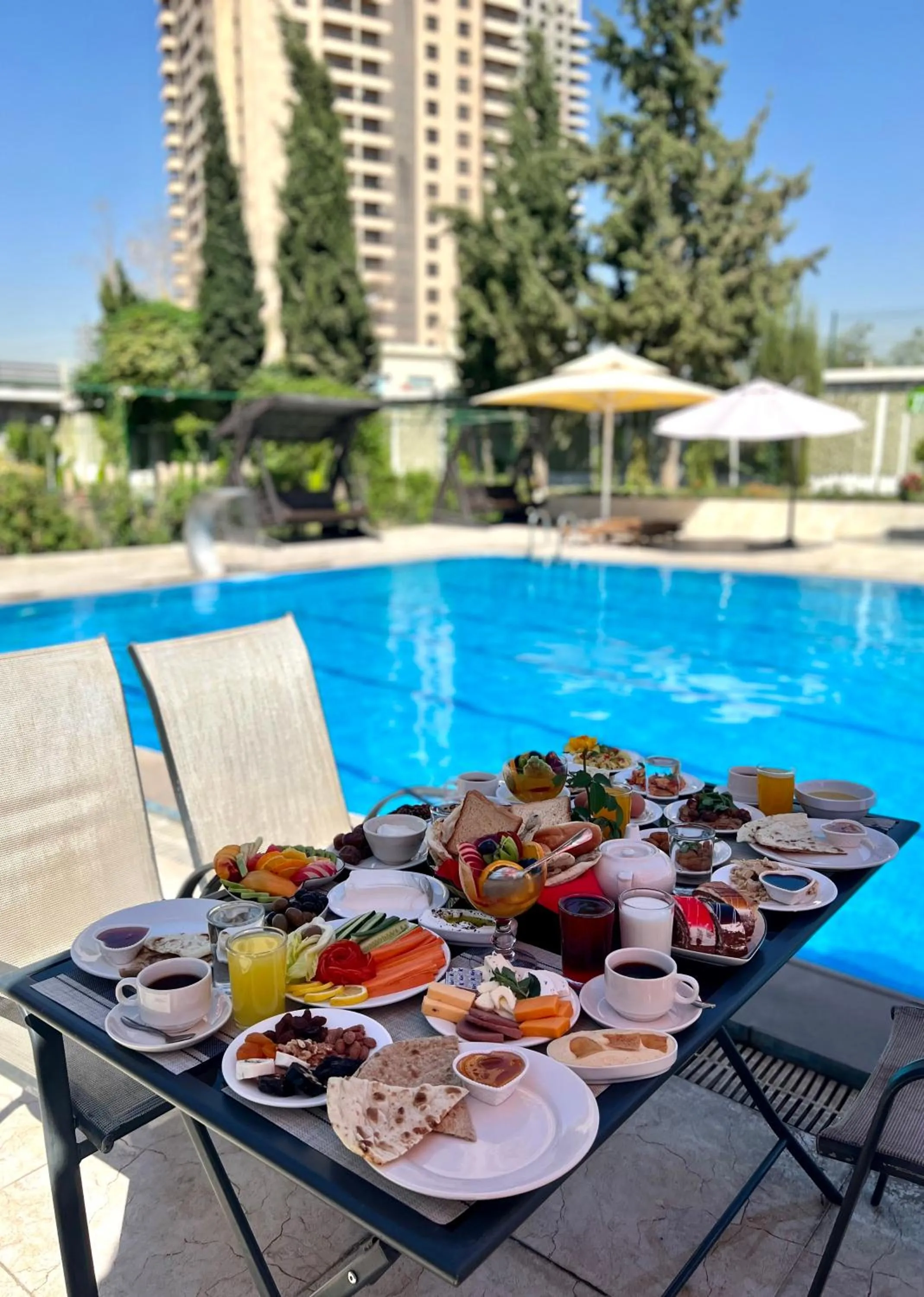 Food and drinks in Abu Sanaa Hotel
