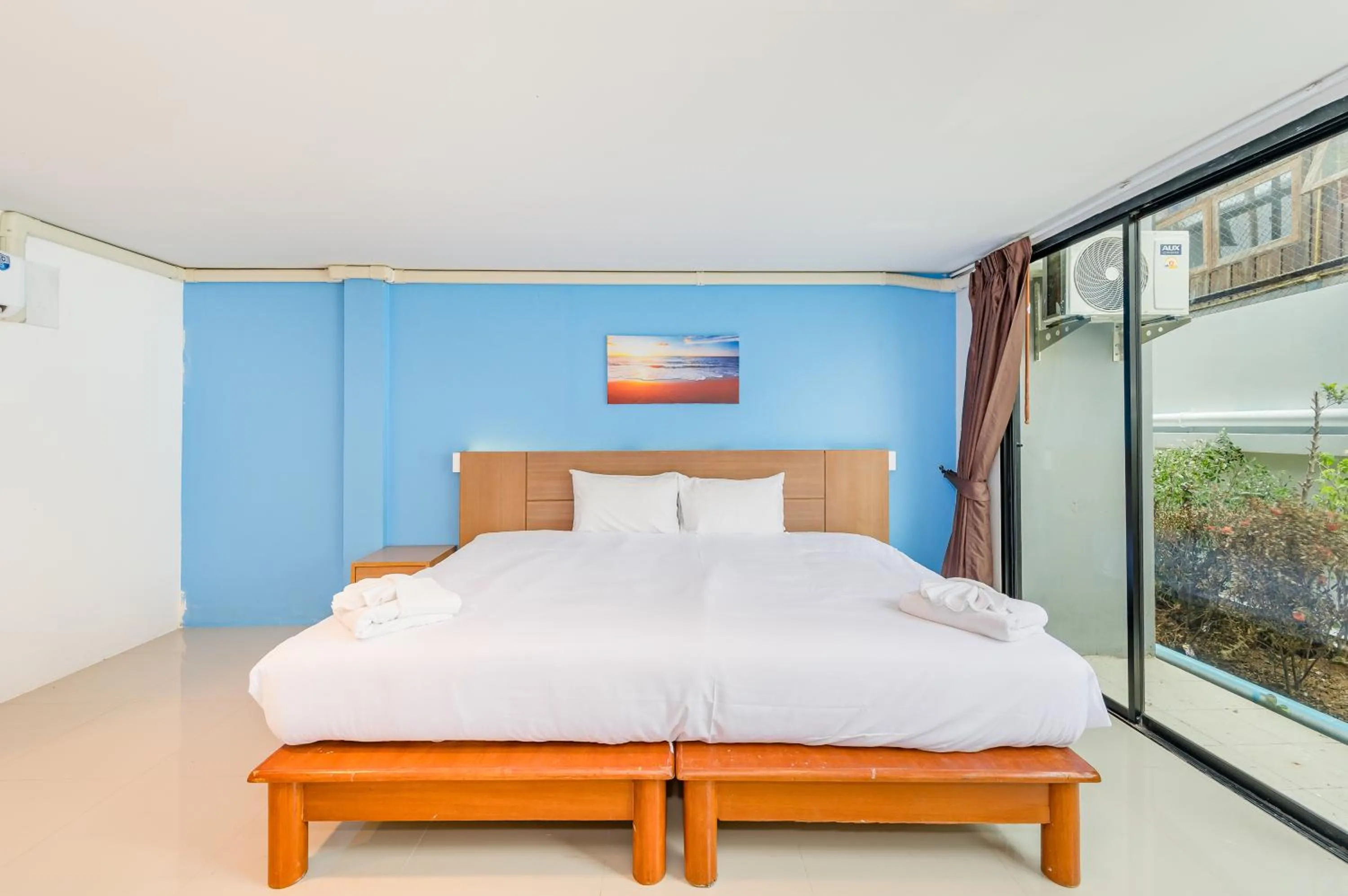 Bed in De Blue Sea Rawai Hotel