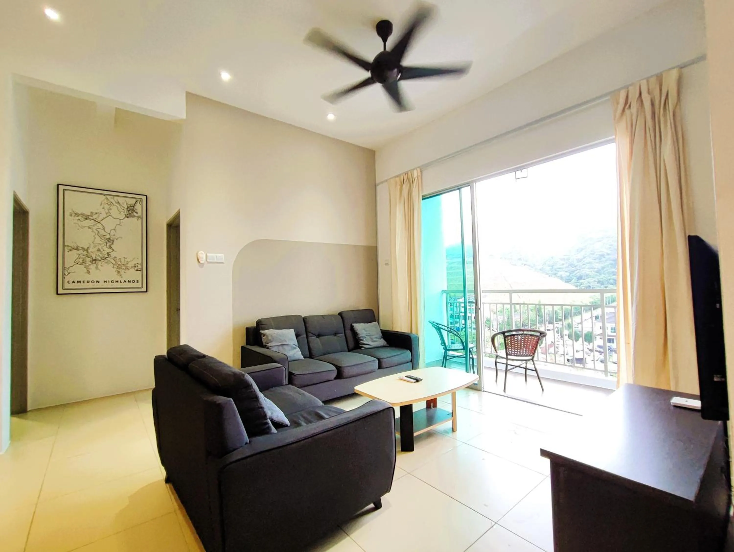 Communal lounge/ TV room in Somer GoldenHills Cameron Highlands Free Wi-Fi
