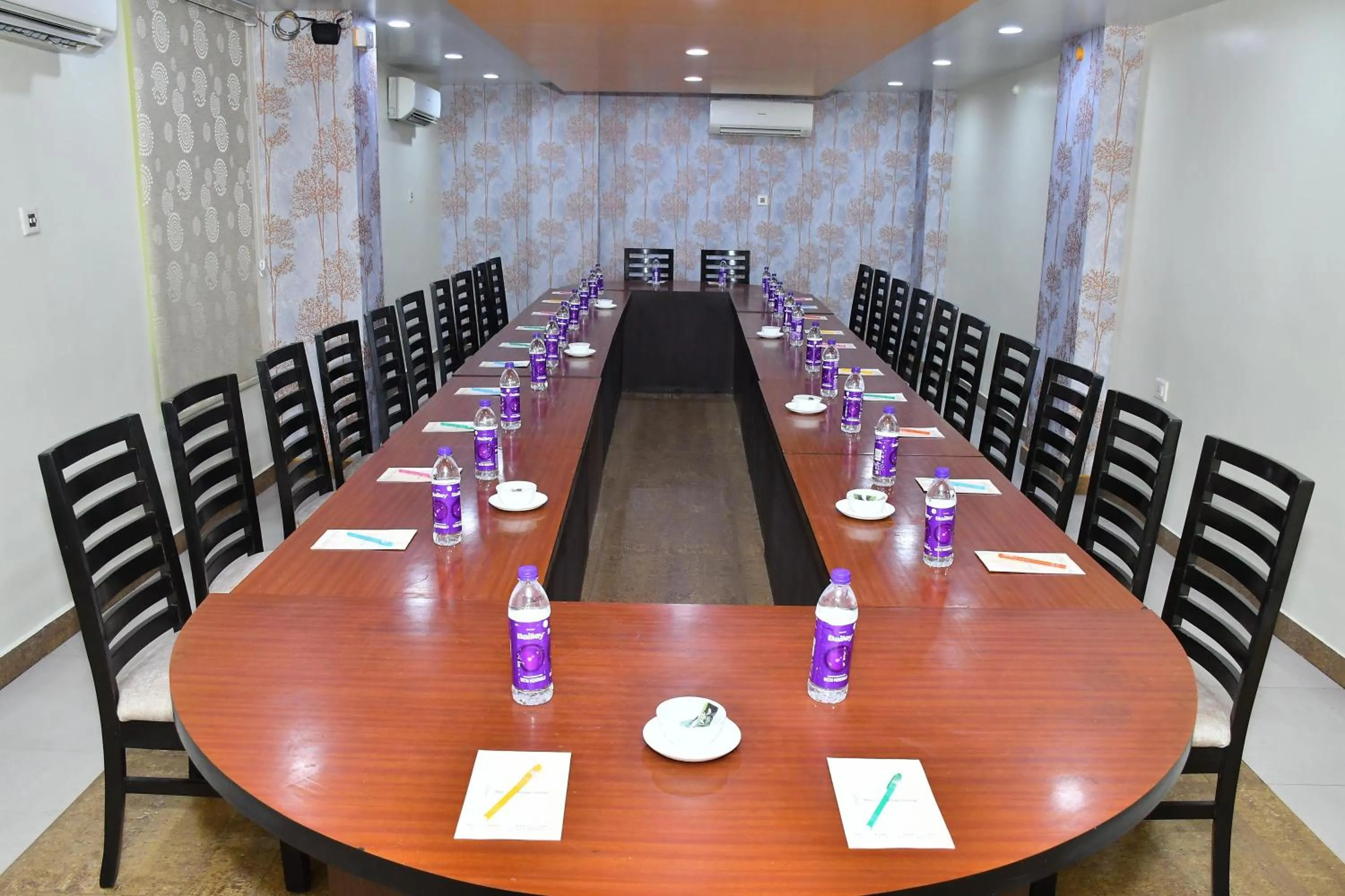 Meeting/conference room in Hotel Chariot Inn Patna