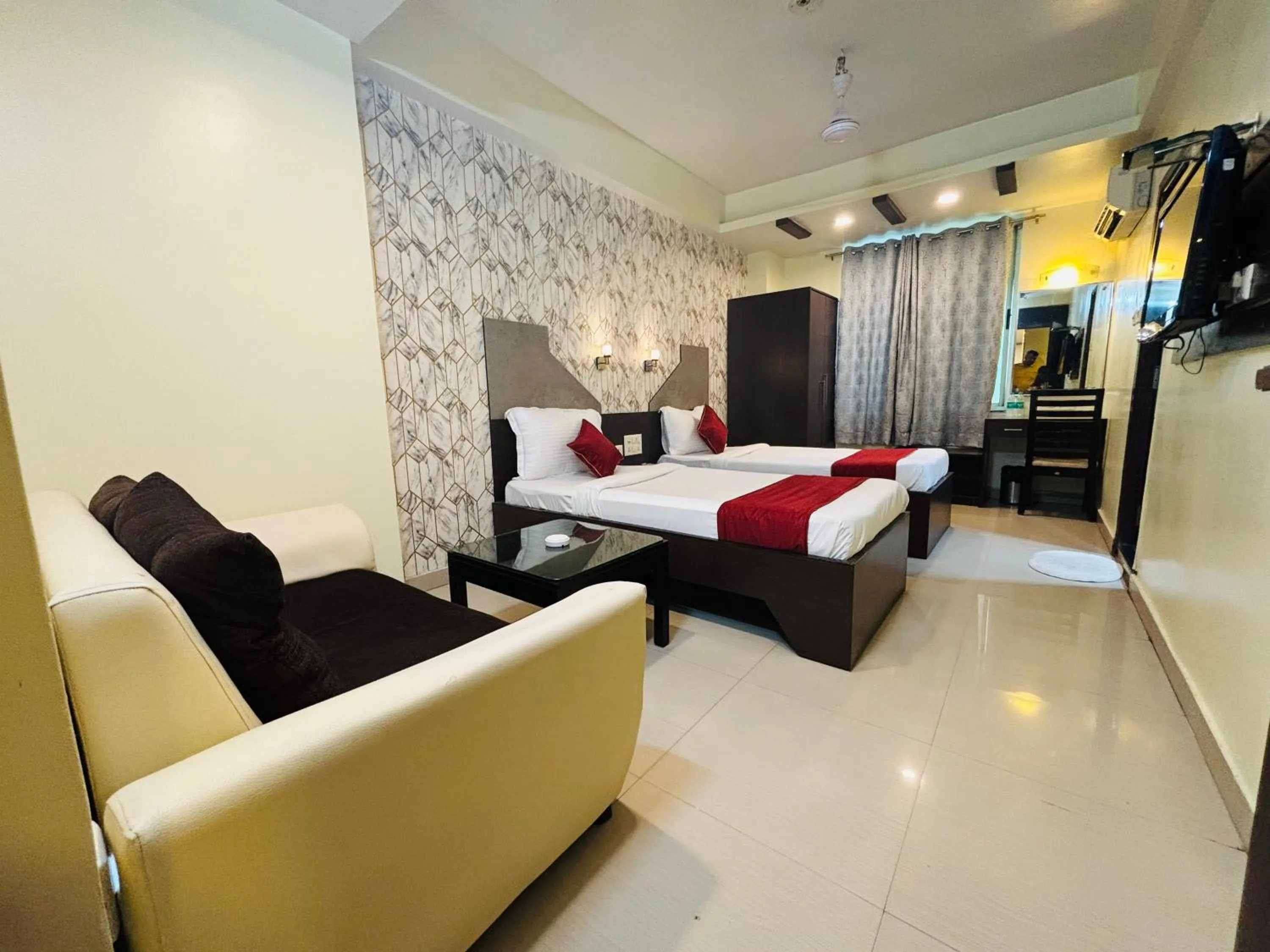 Communal lounge/ TV room, Bed in Hotel Chariot Inn Patna