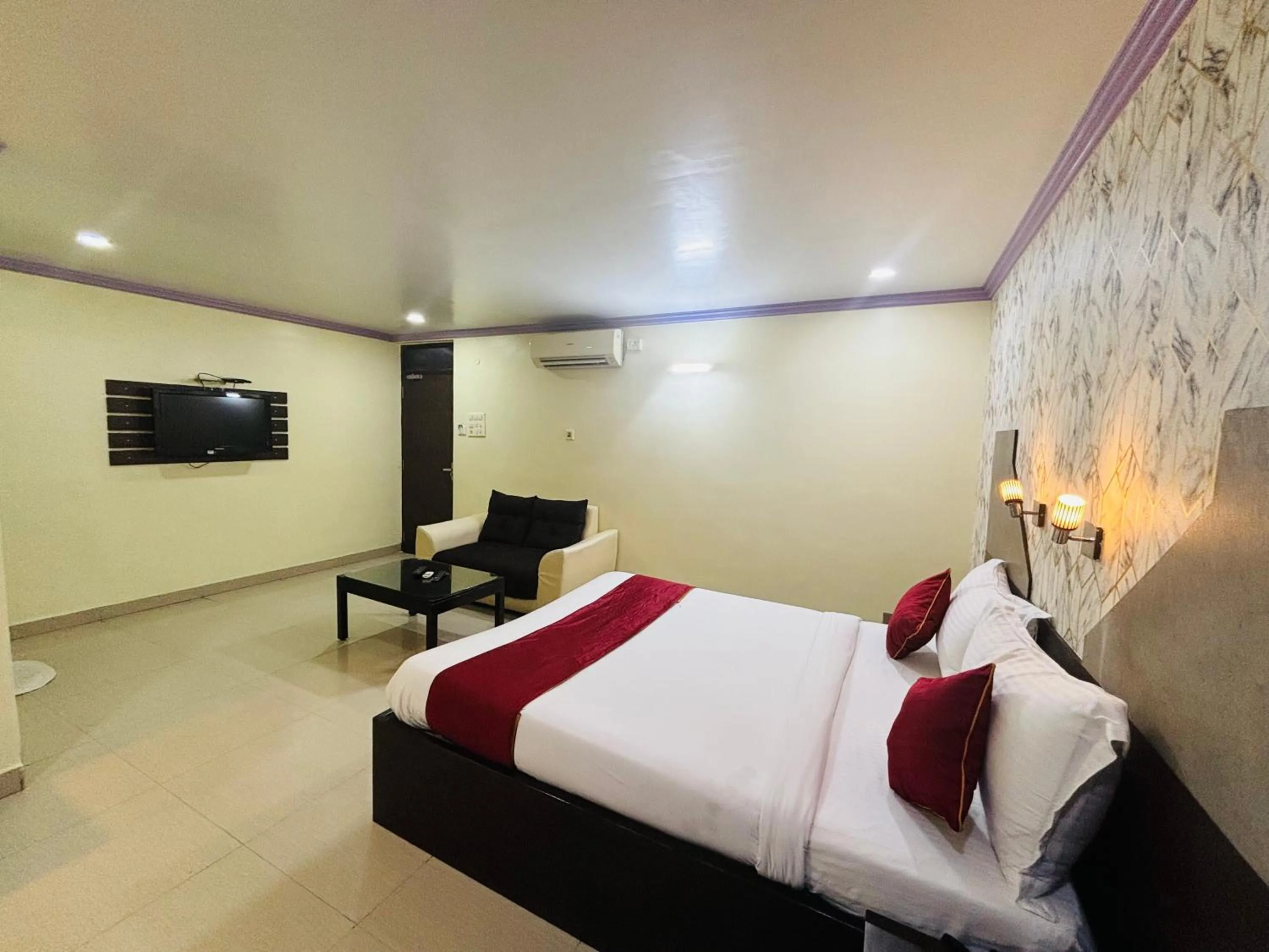Bedroom, Bed in Hotel Chariot Inn Patna