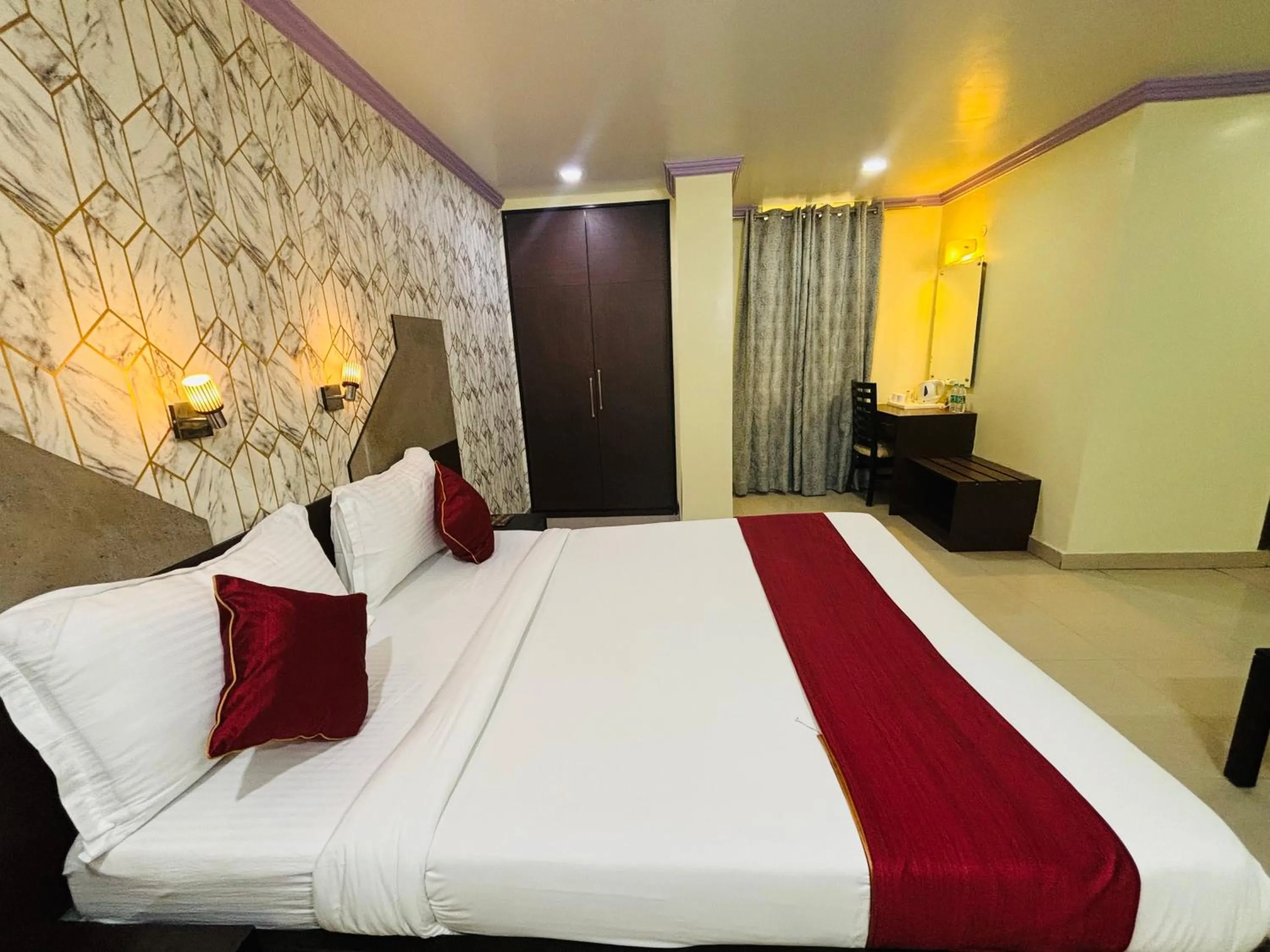 Bedroom, Bed in Hotel Chariot Inn Patna
