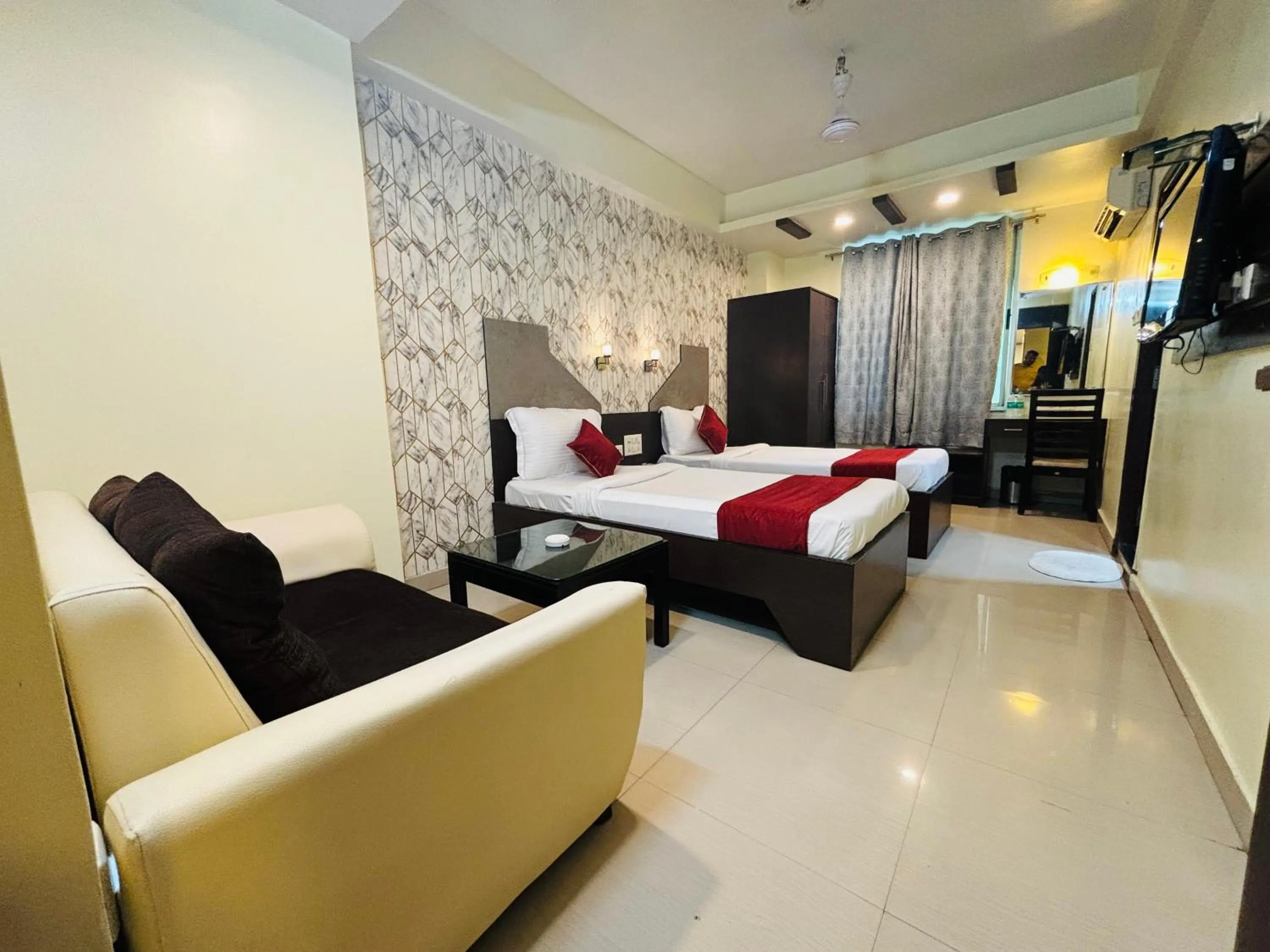 Communal lounge/ TV room, Bed in Hotel Chariot Inn Patna