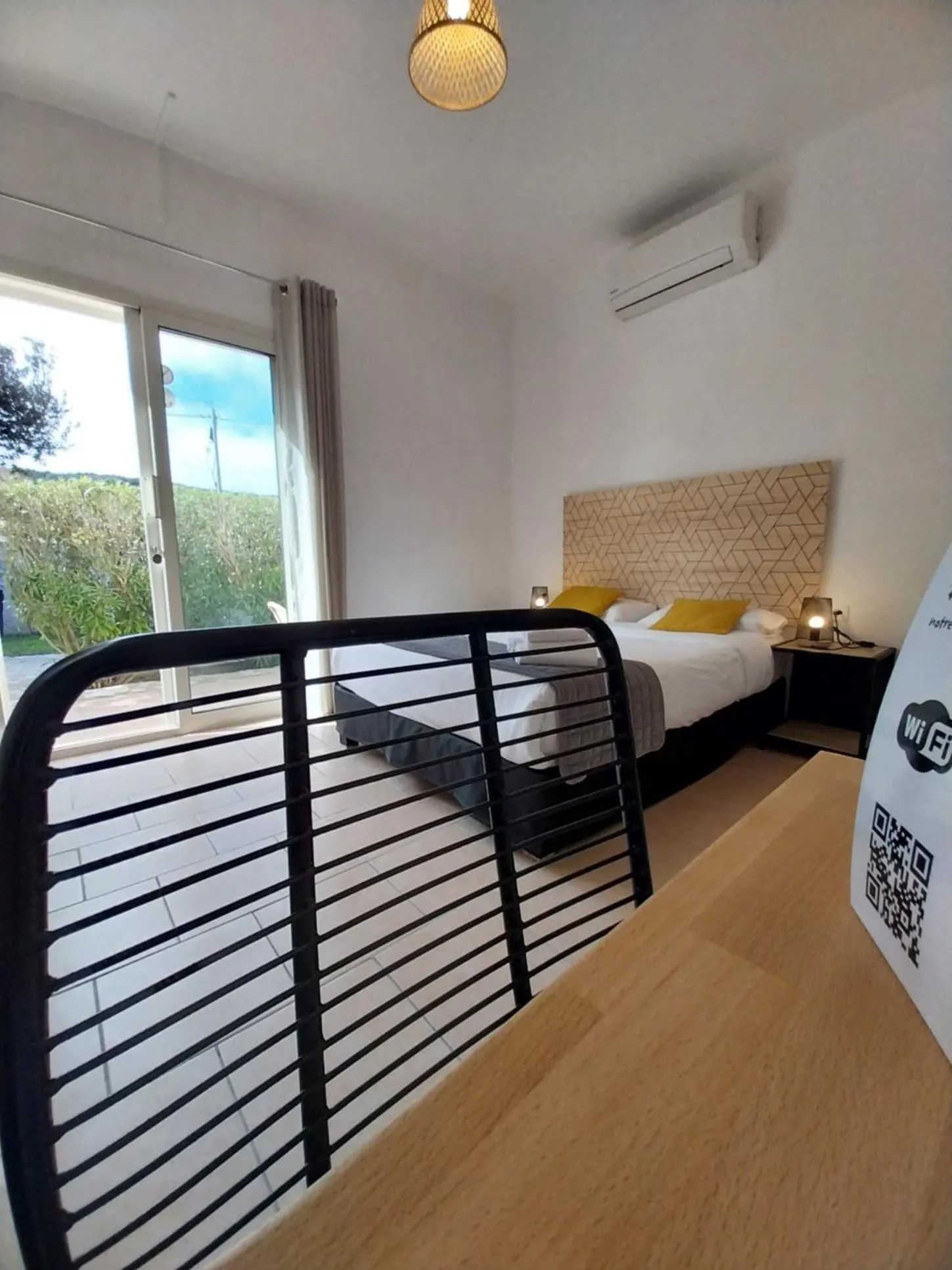 Photo of the whole room, Bed in Hôtel Padolo