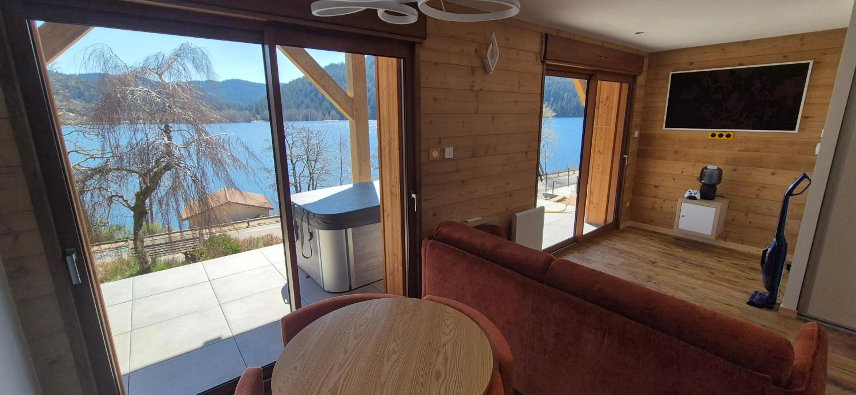 Communal lounge/ TV room in L'Or du Lac