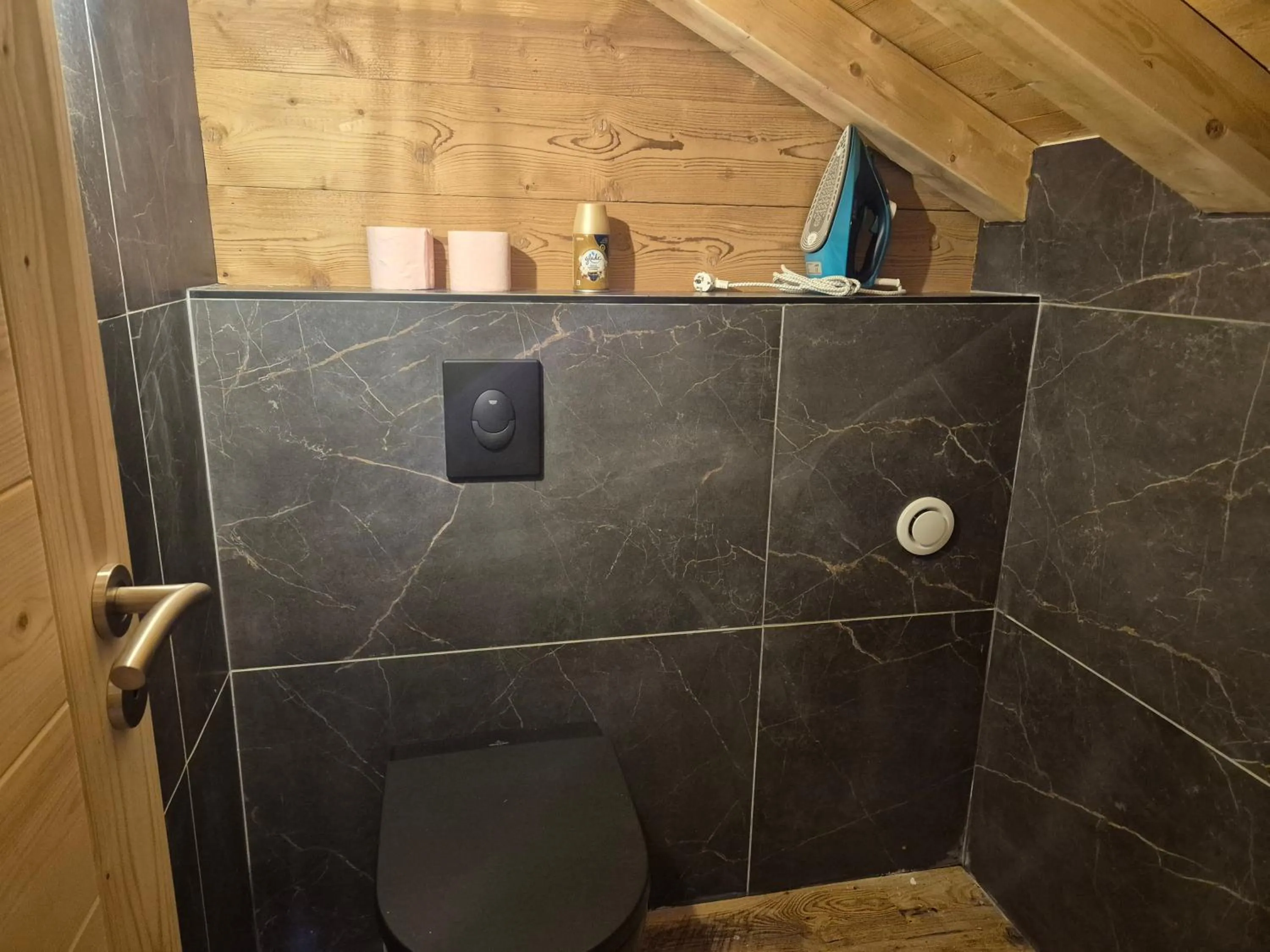 Toilet in L'Or du Lac