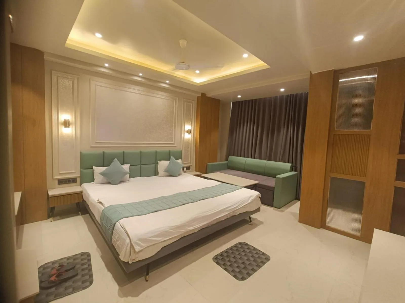 Bedroom, Bed in Hotel utkarsh