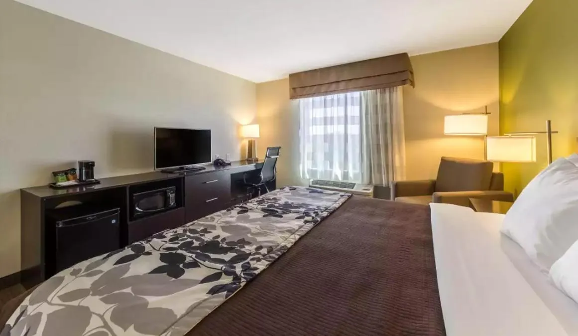 Seating area, Bed in Sleep Inn & Suites