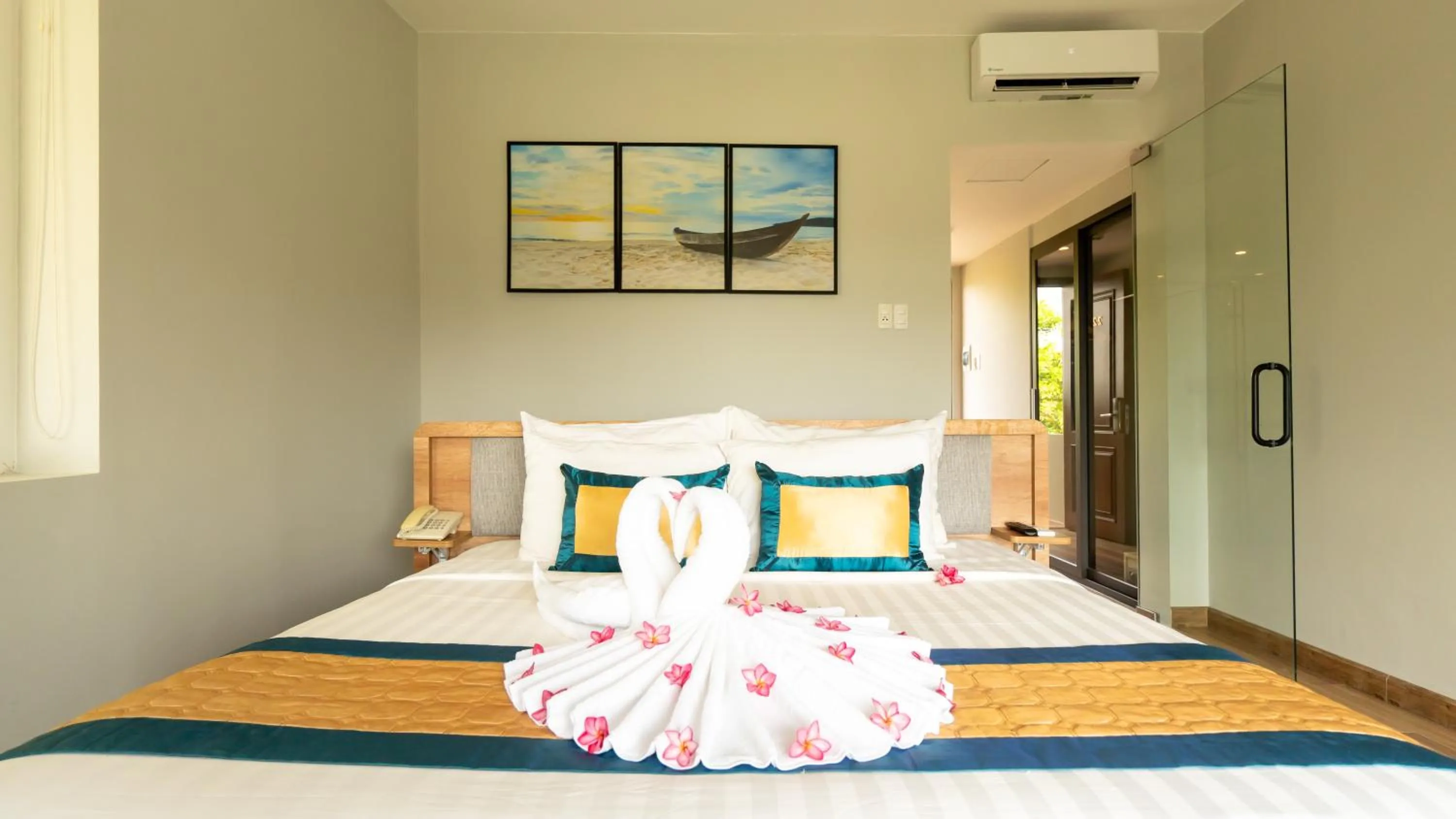 Bedroom, Bed in Sandunes Beach Resort & Spa
