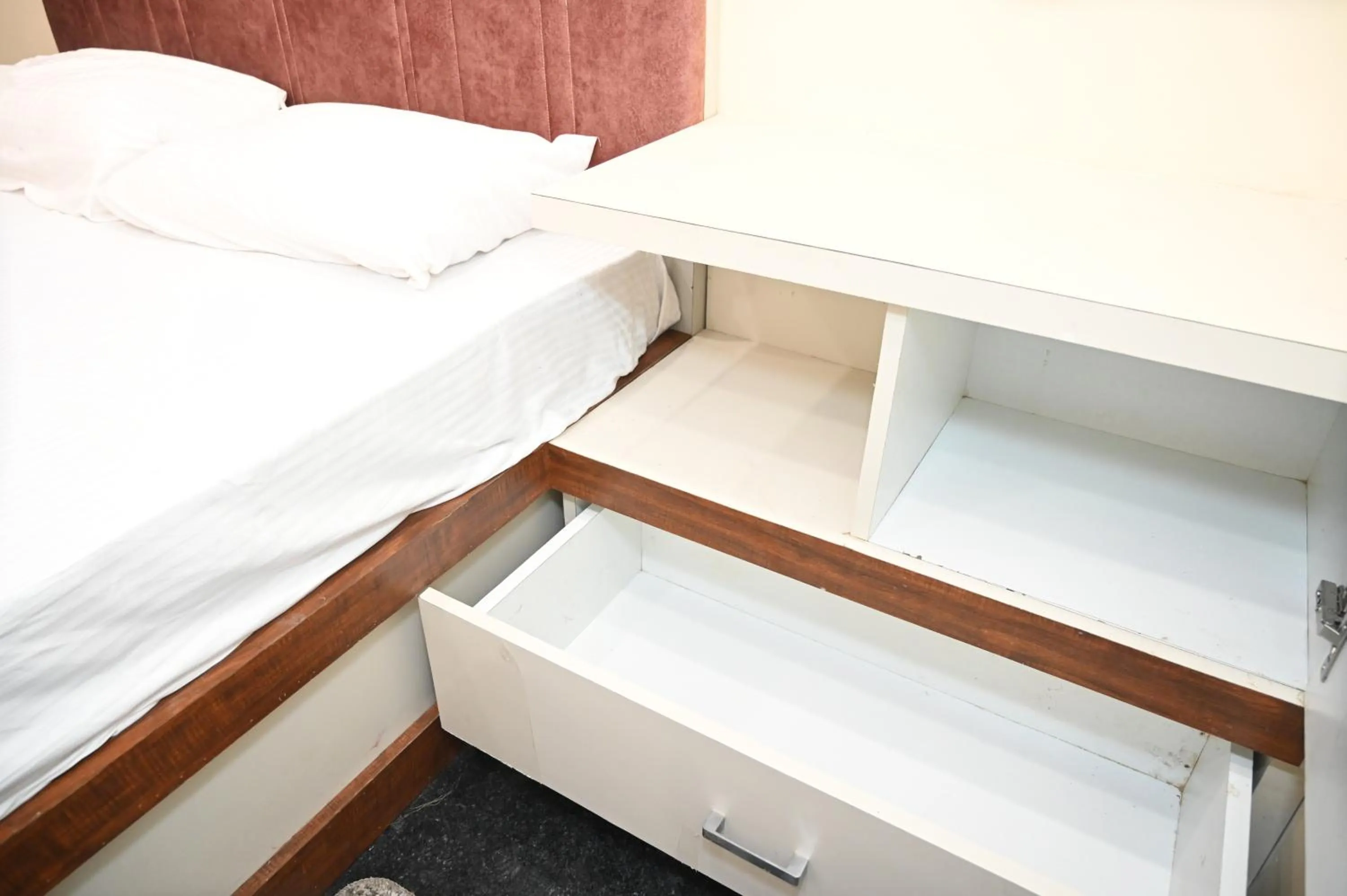 Bed in Hotel Royal Radiant