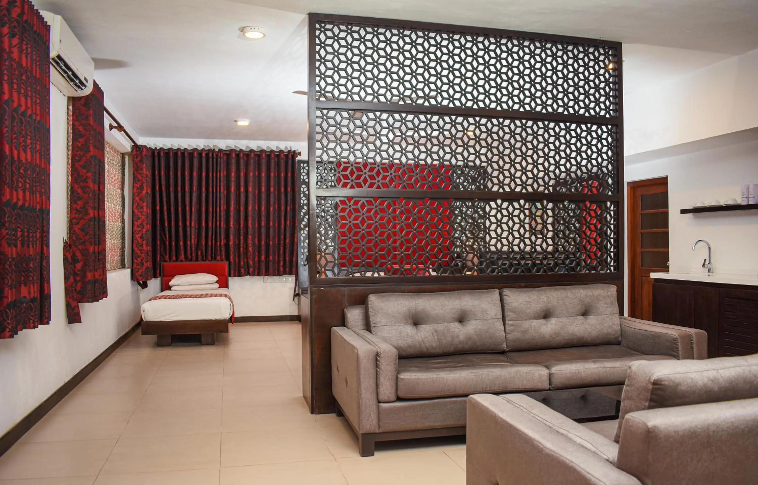 Living room, Bed in Joe's Resort Bentota