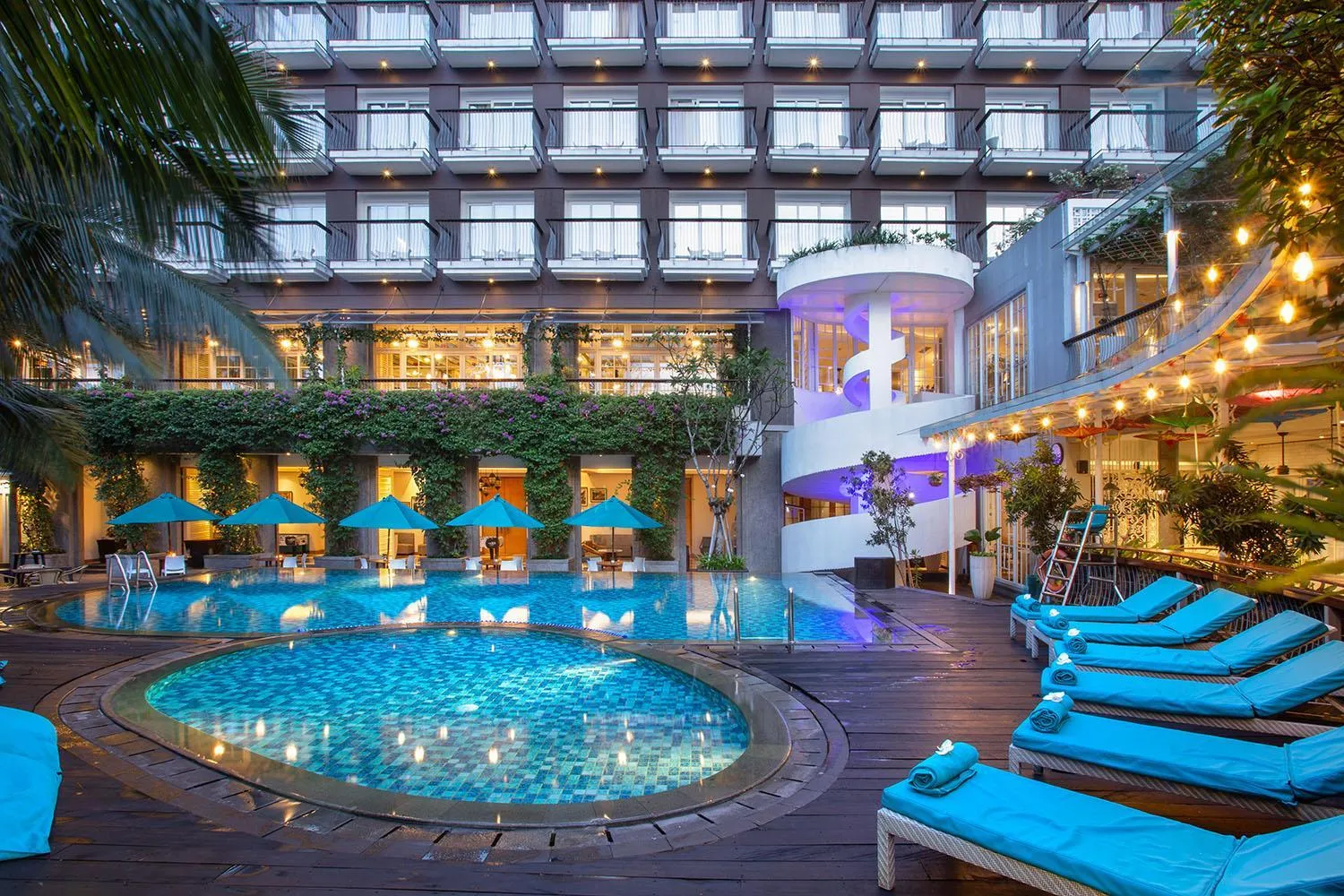 Swimming pool in THE 1O1 Bogor Suryakancana