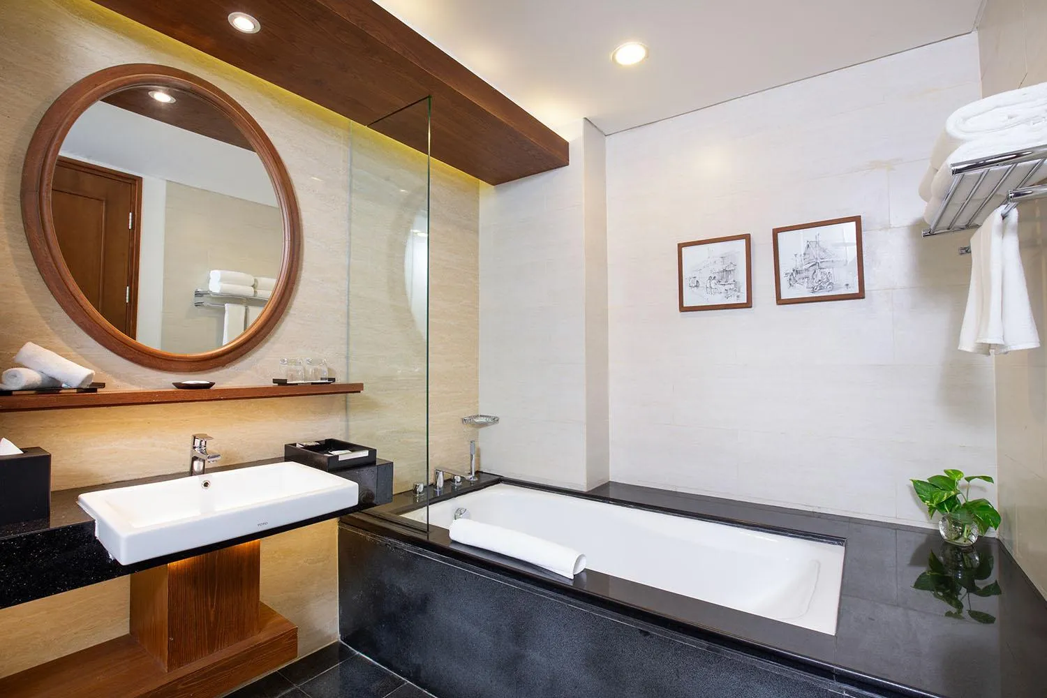 Bath in THE 1O1 Bogor Suryakancana