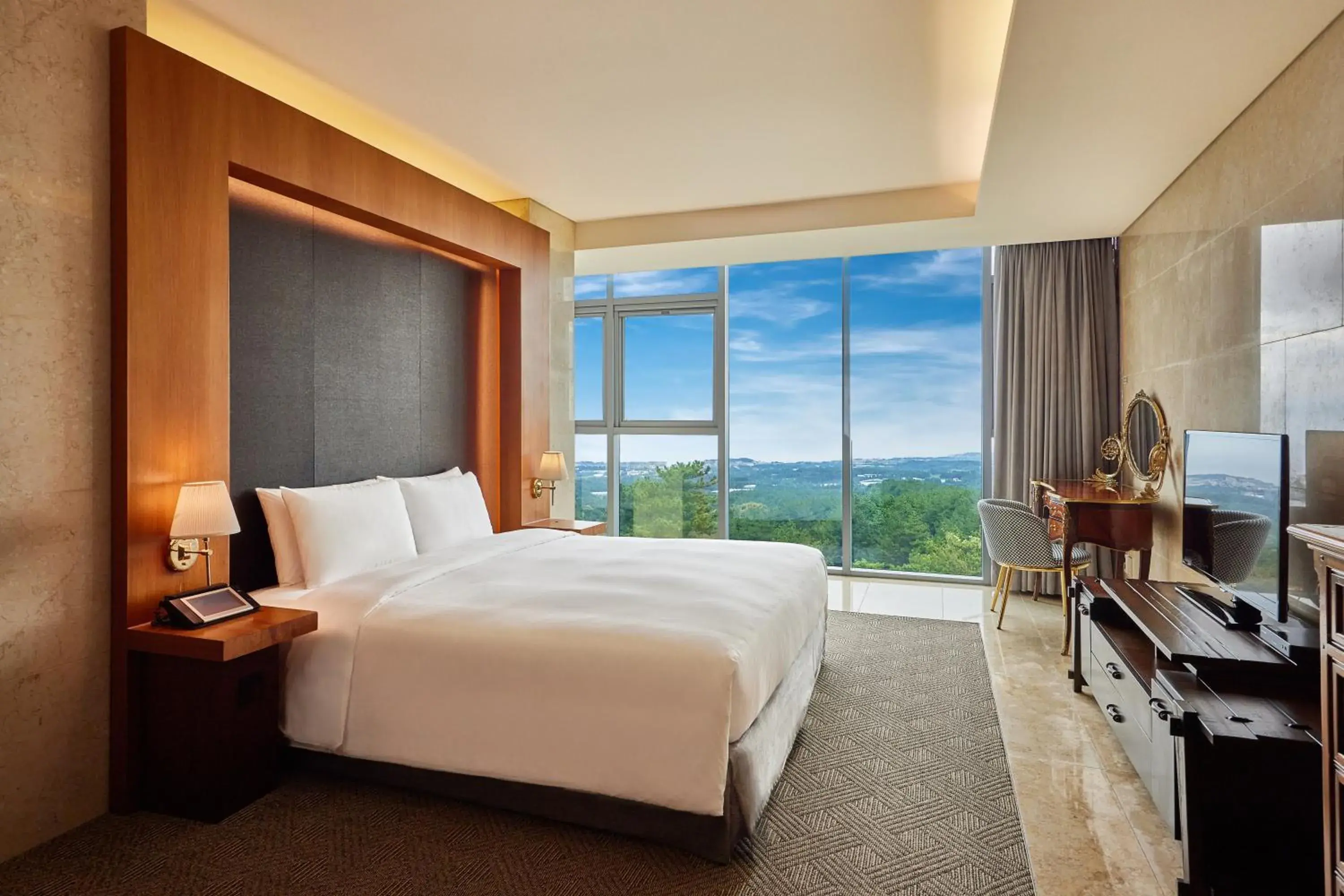 Royal Suite + Breakfast for 2 (per night) in WE Hotel Jeju Royal Suite + Breakfast for 2 (per night) in WE Hotel Jeju