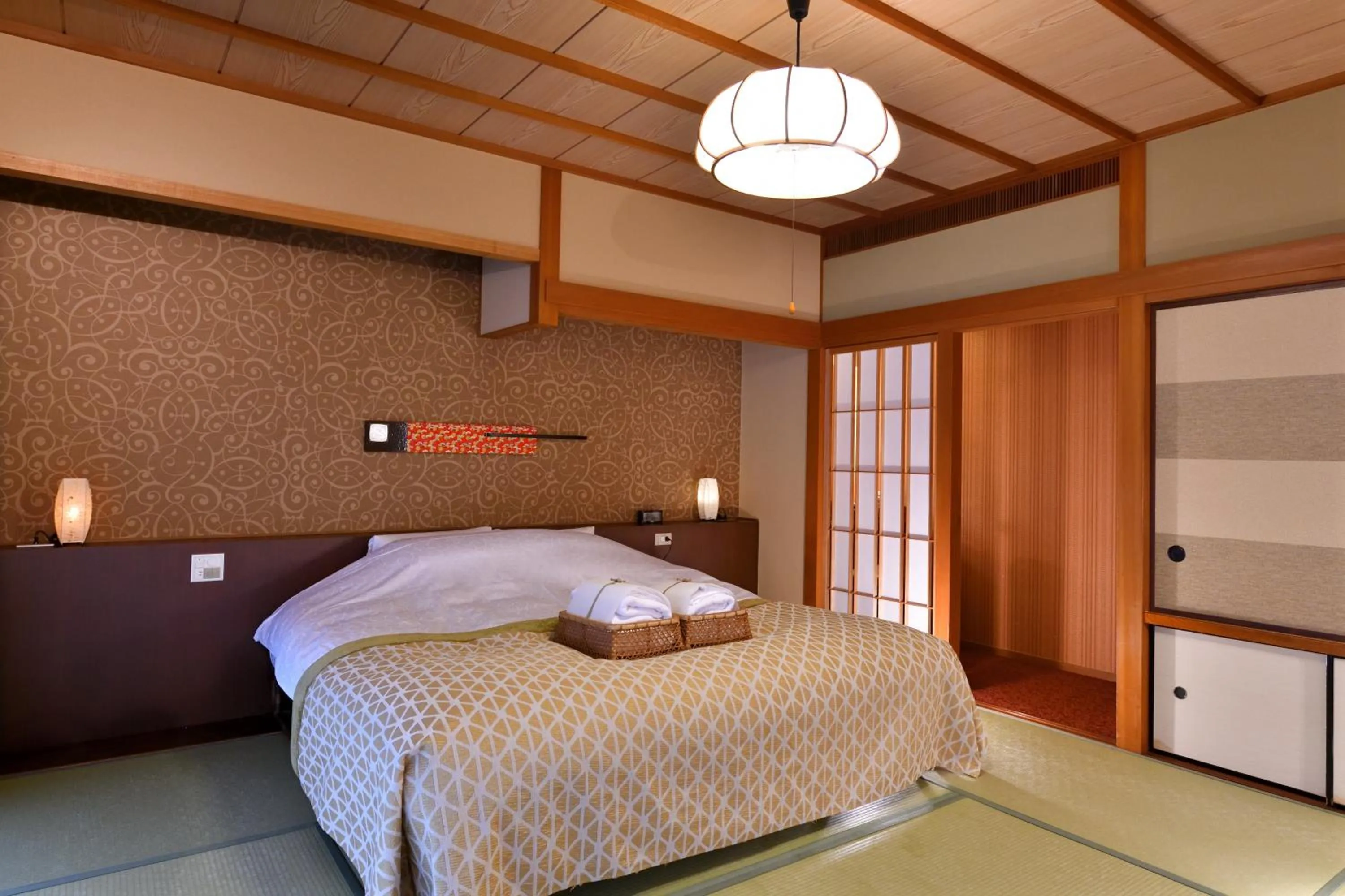 Photo of the whole room, Bed in Kyo Yunohana Resort Suisen