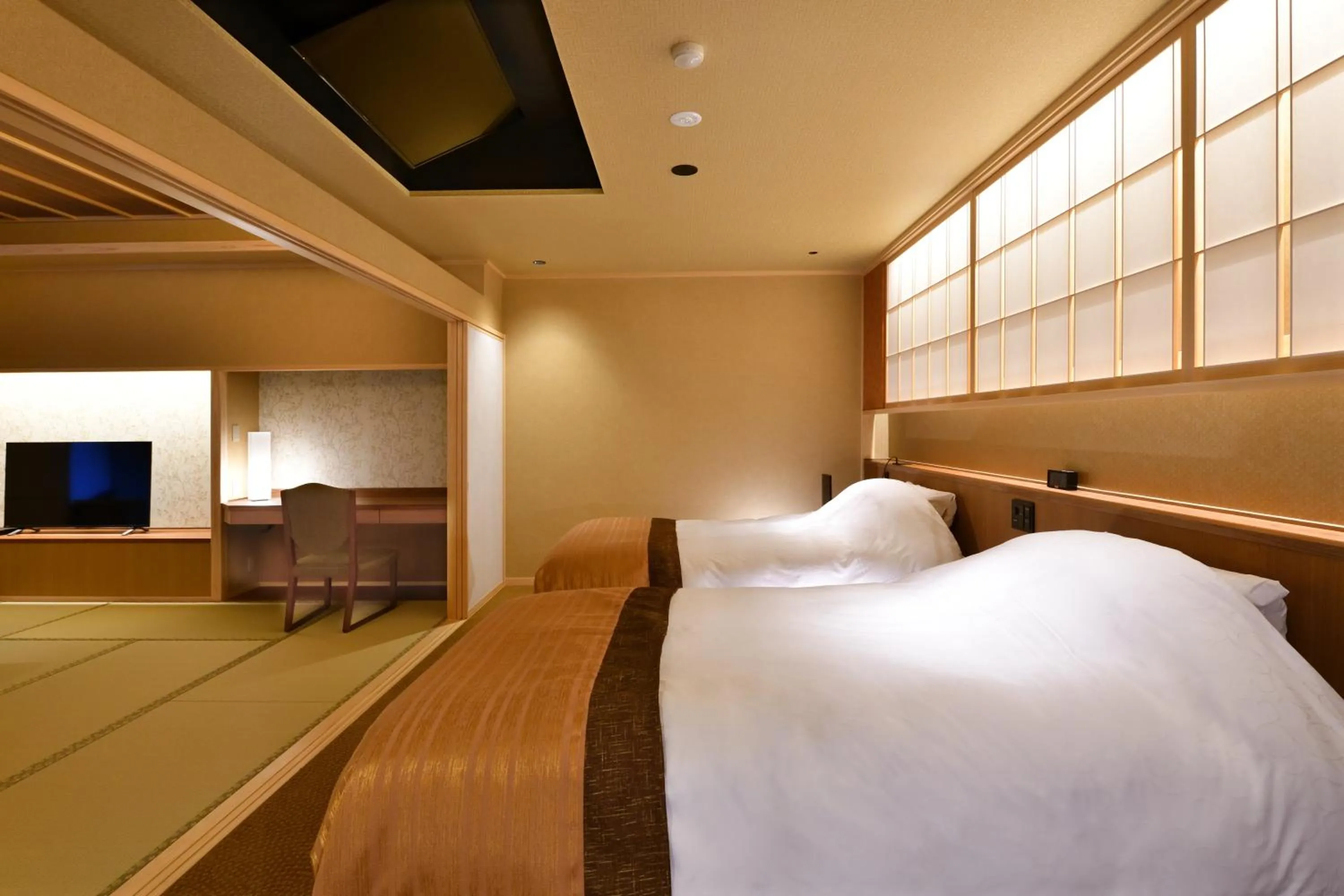 Photo of the whole room, Bed in Kyo Yunohana Resort Suisen