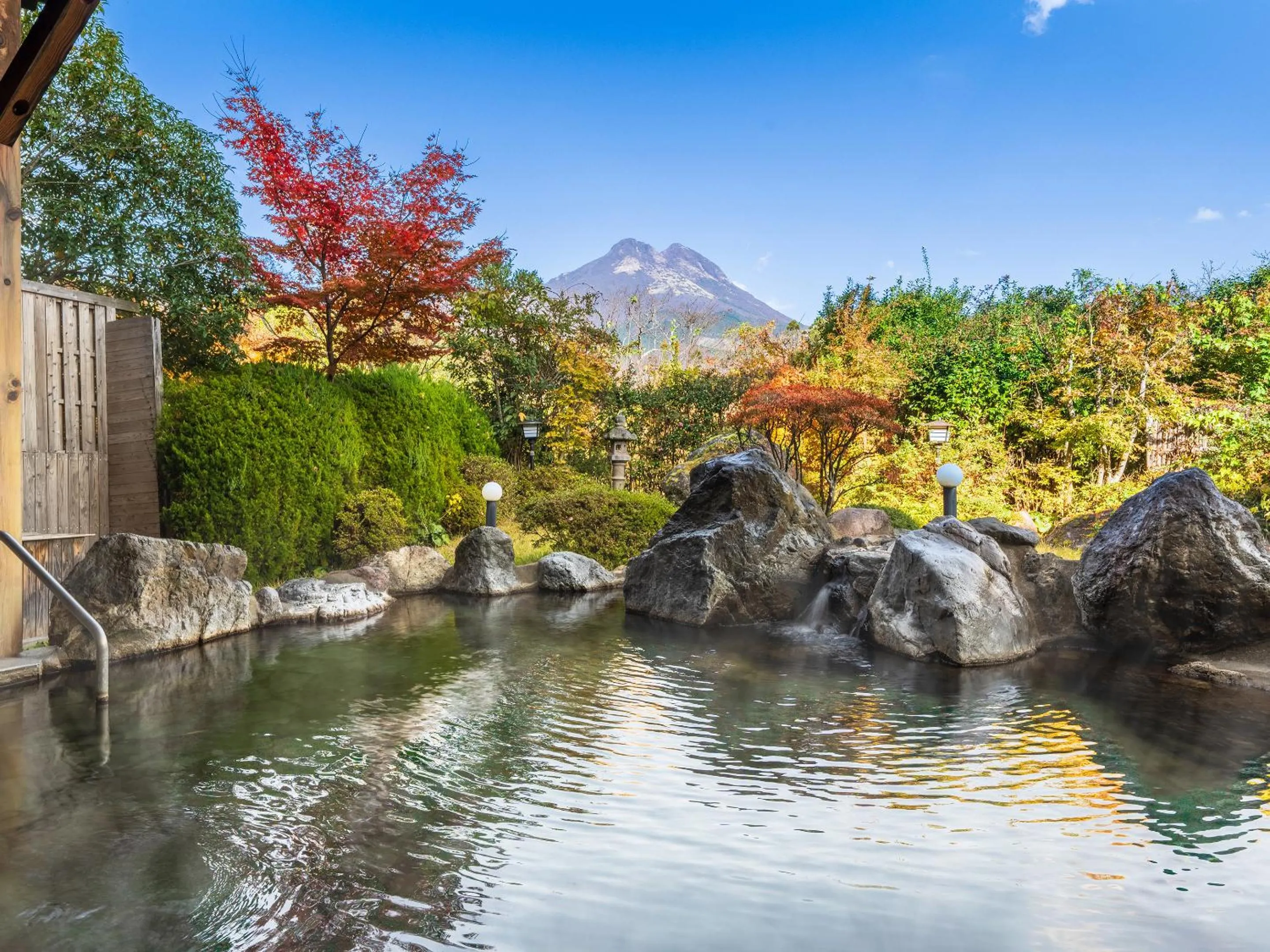 Hot Spring Bath in Yufuin Sansuikan