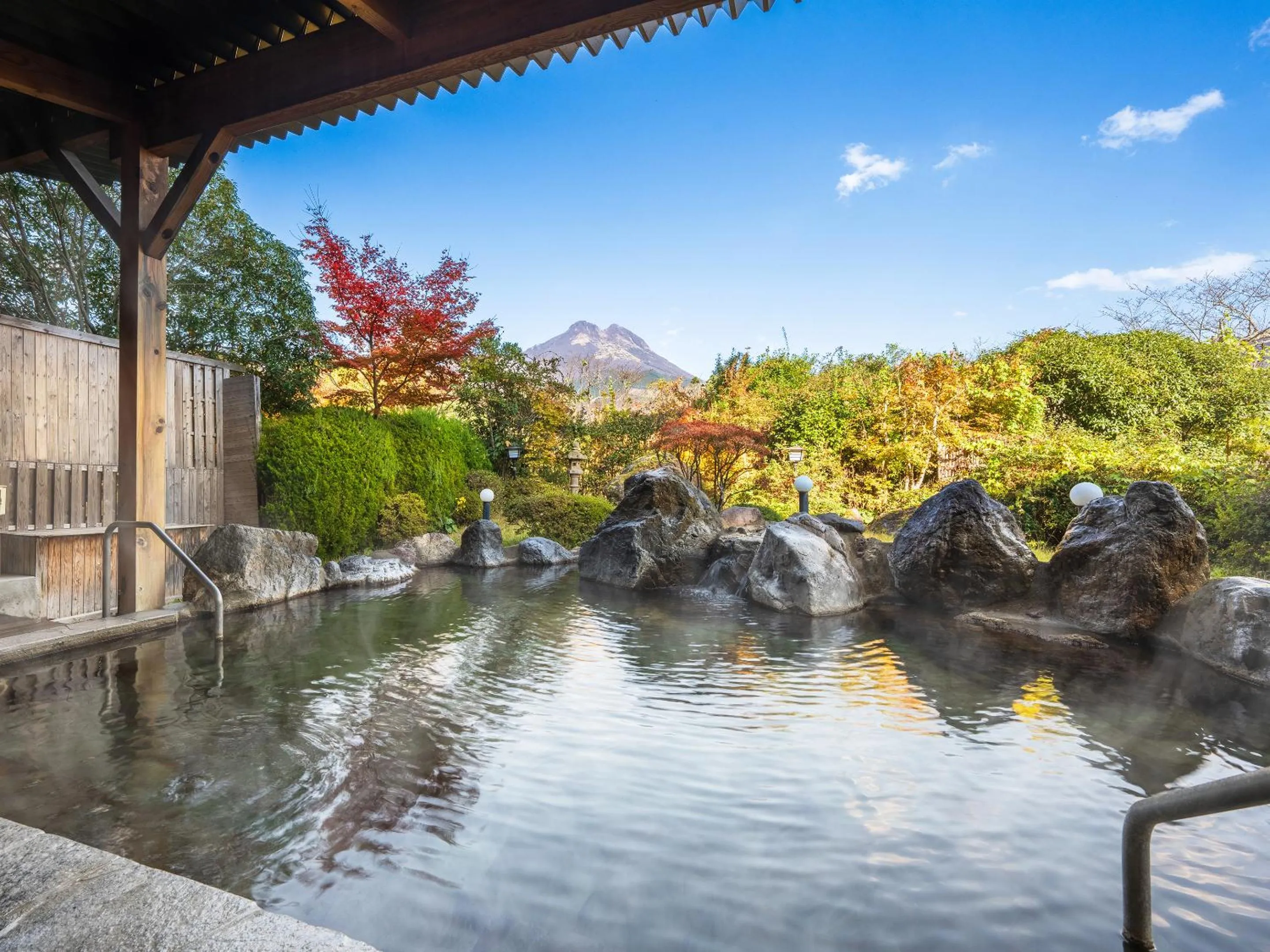 Hot Spring Bath in Yufuin Sansuikan