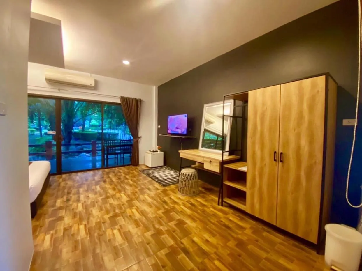 TV and multimedia, Bed in The Canal Garden Resort