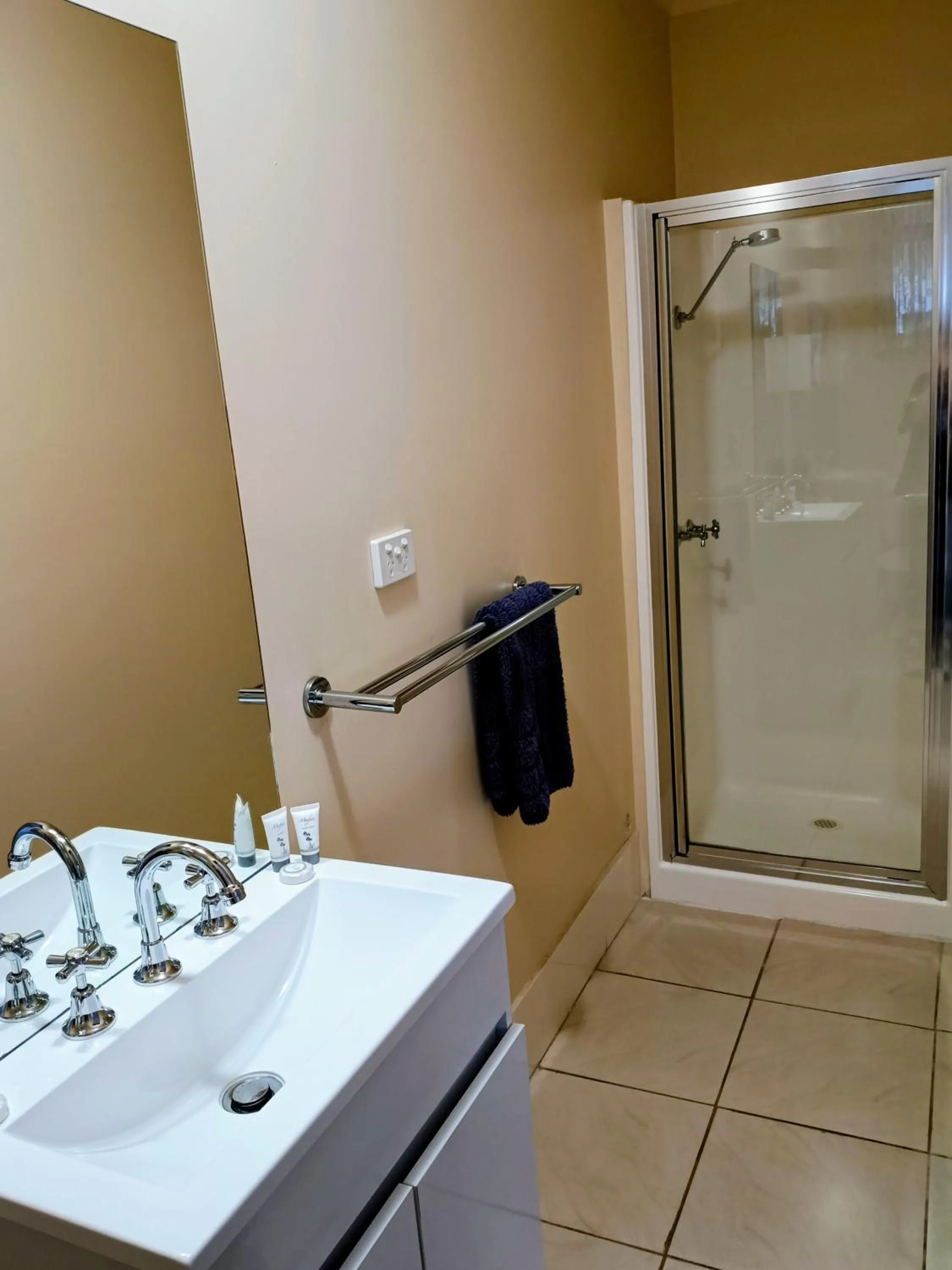 Shower in Lakes Entrance Holiday Units