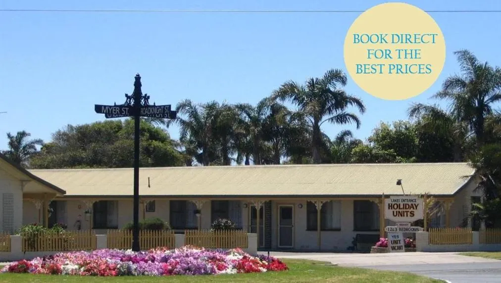 Property building in Lakes Entrance Holiday Units