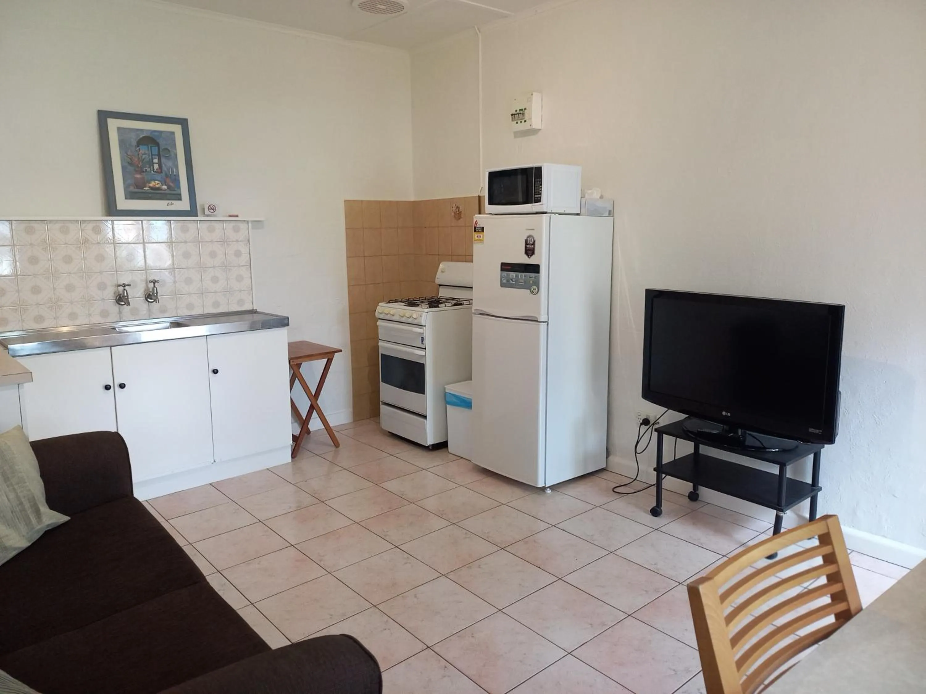 Kitchen or kitchenette in Lakes Entrance Holiday Units