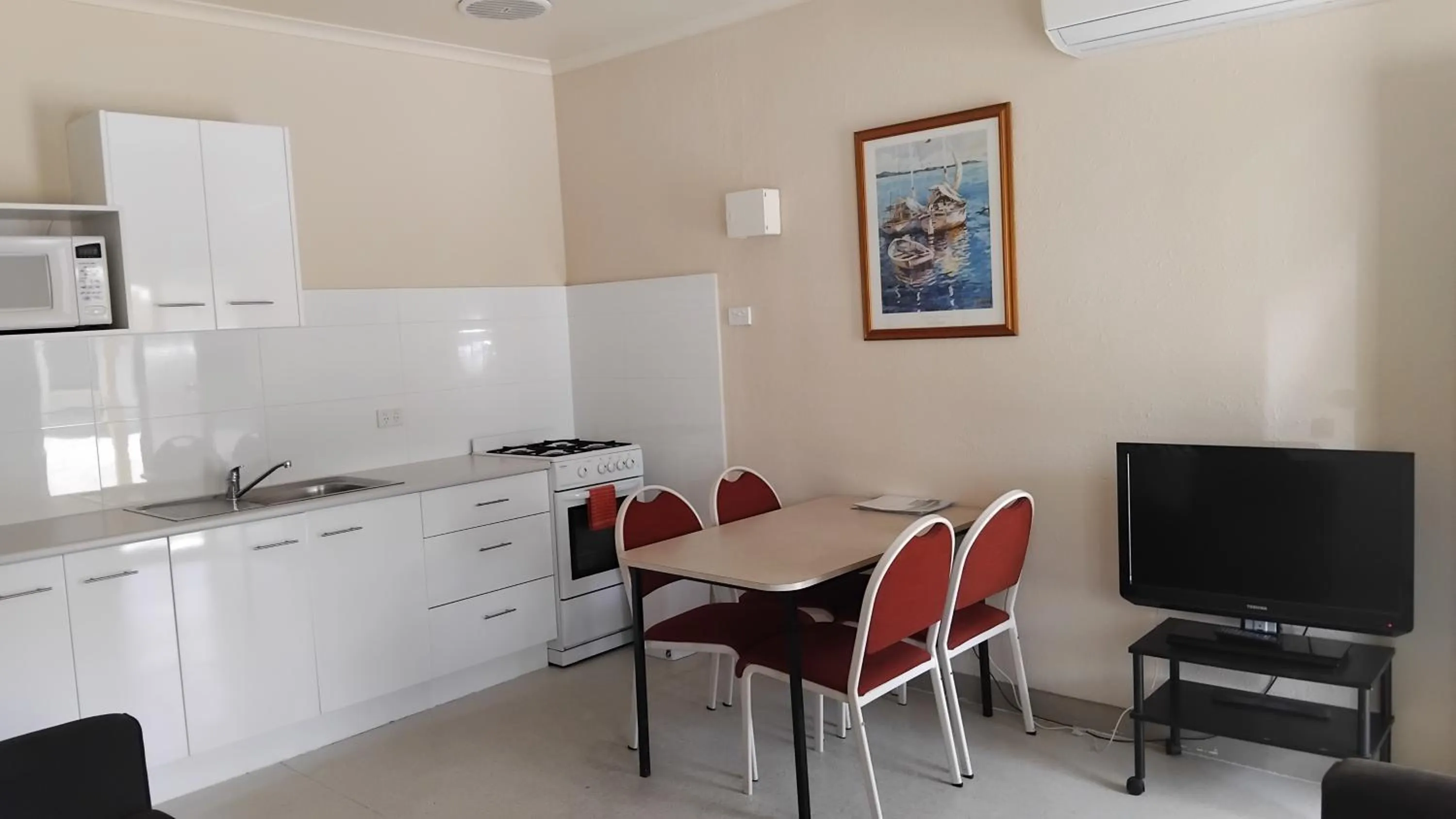 Lounge or bar in Lakes Entrance Holiday Units