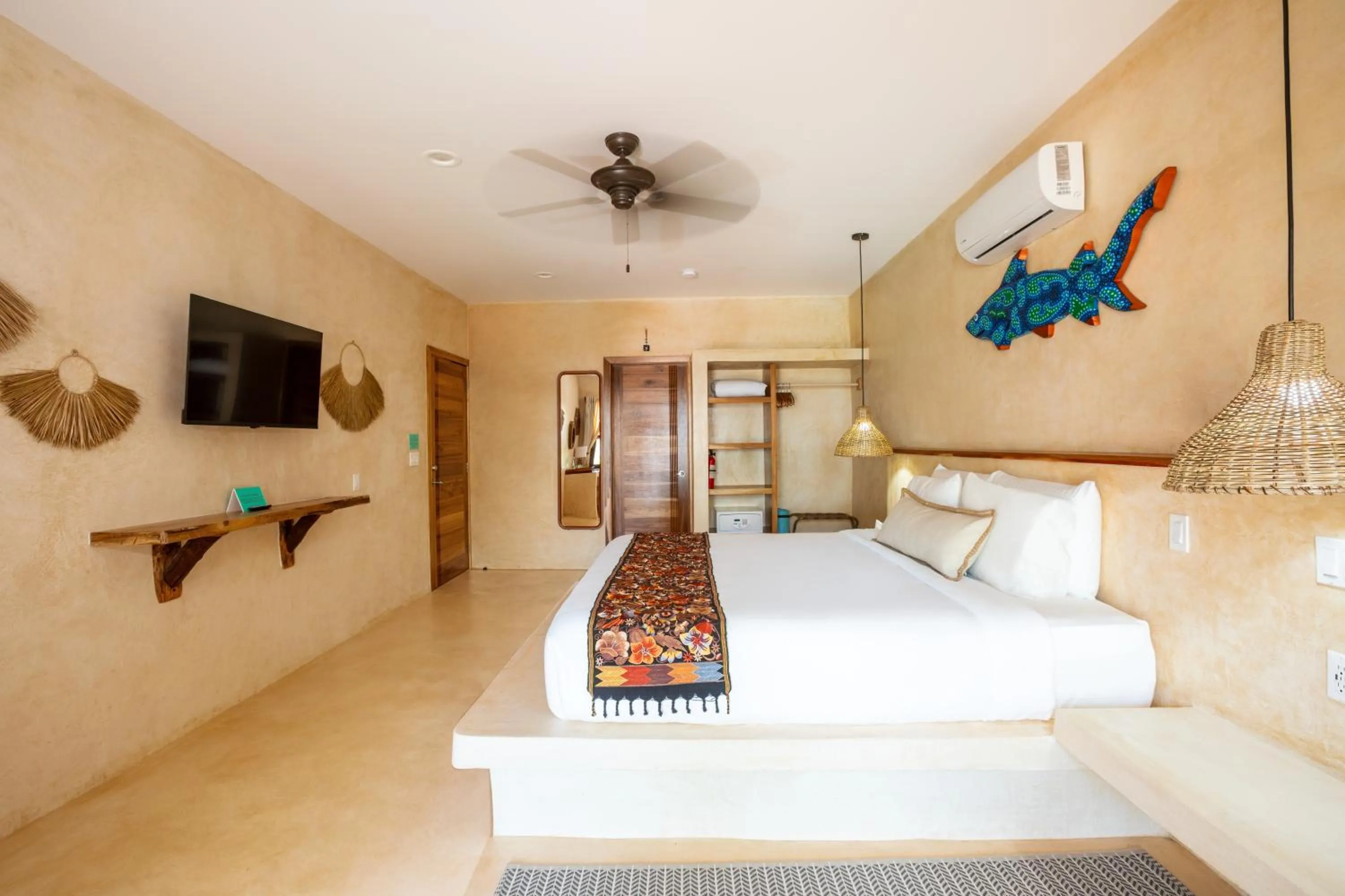 Communal lounge/ TV room, Bed in Kalimera Beach Hotel