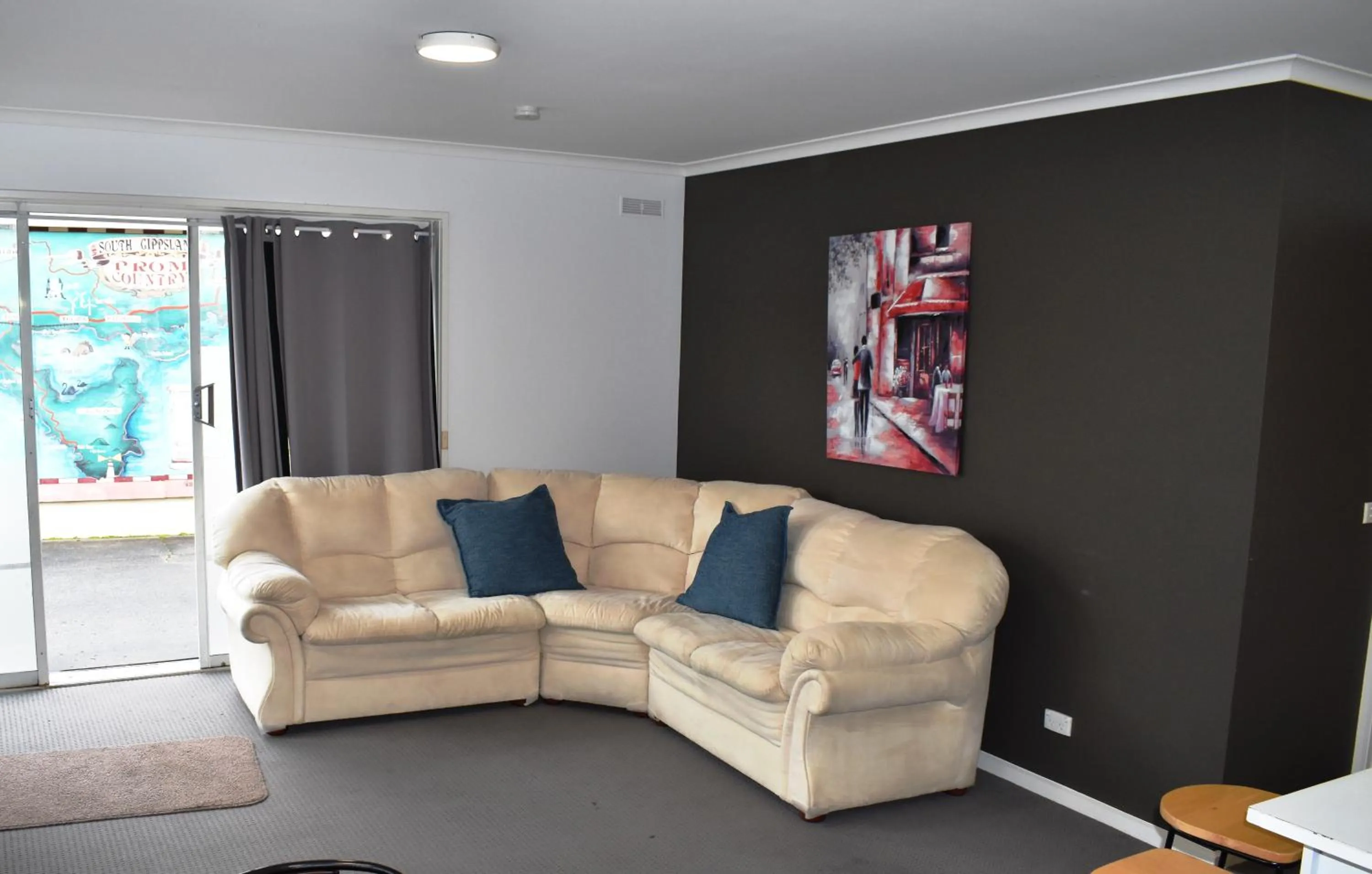 Seating area in Wilsons Promontory Motel