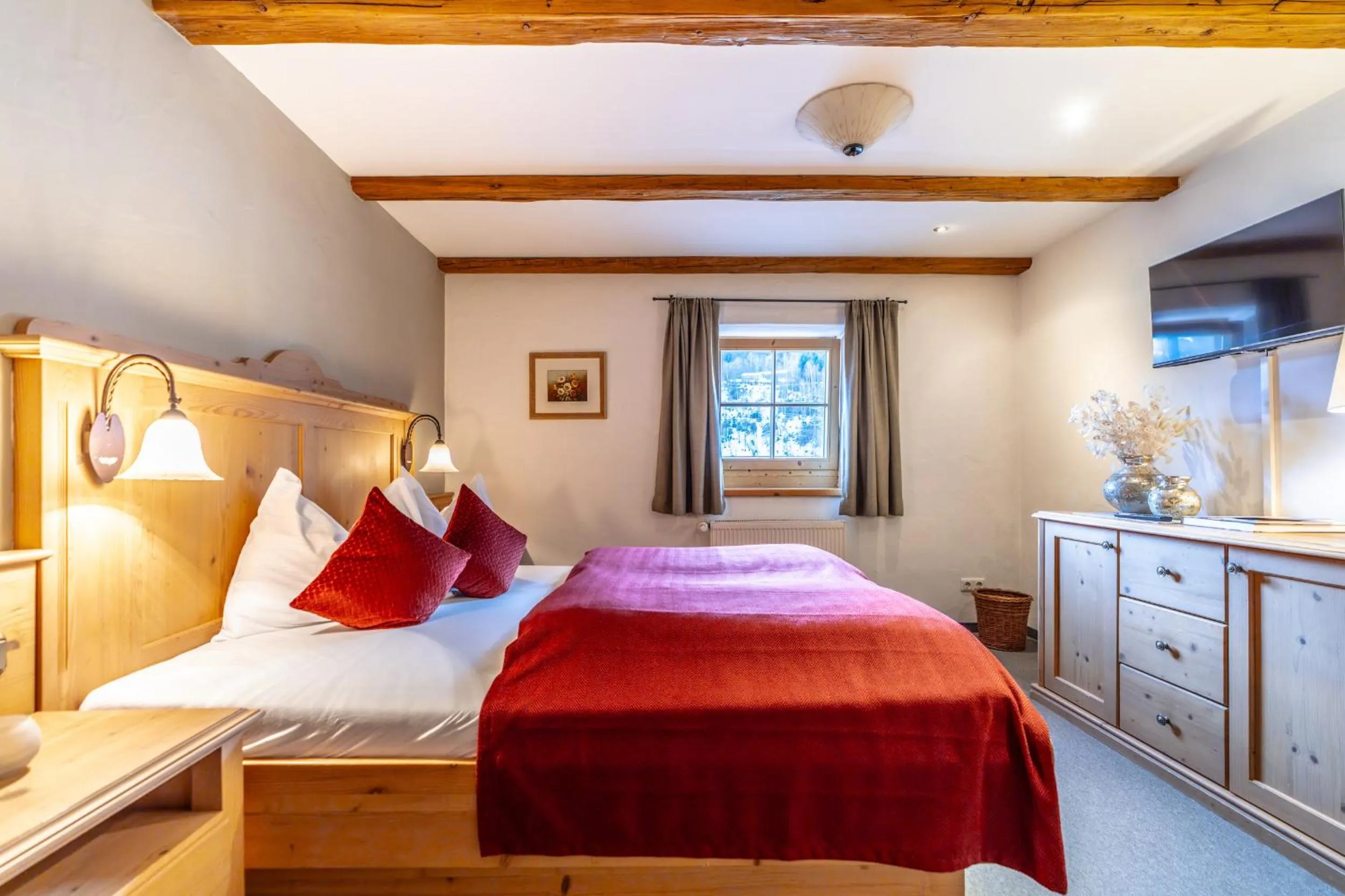 Bed in Gasthof Auwirt in Aurach